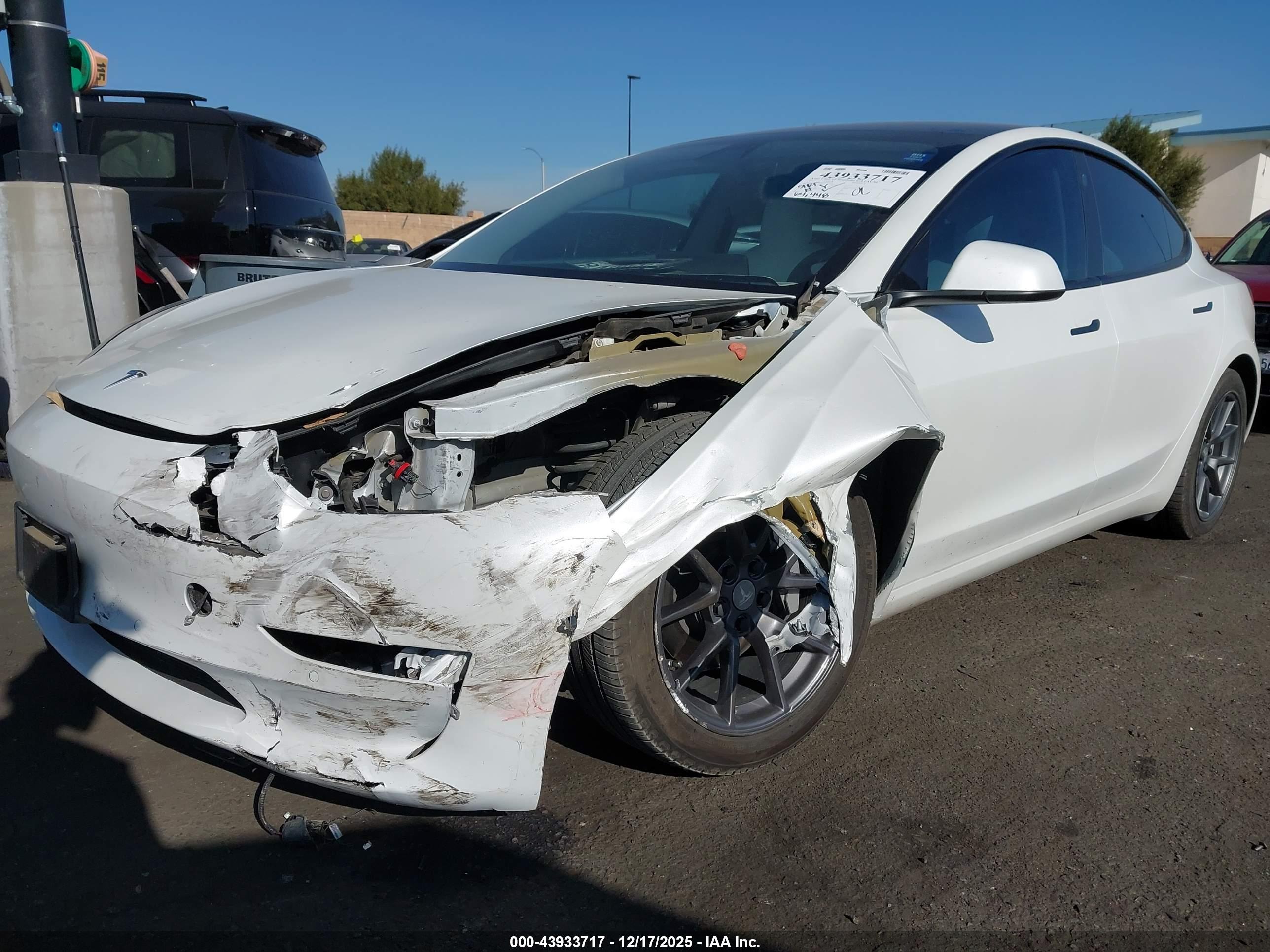TESLA MODEL image 2