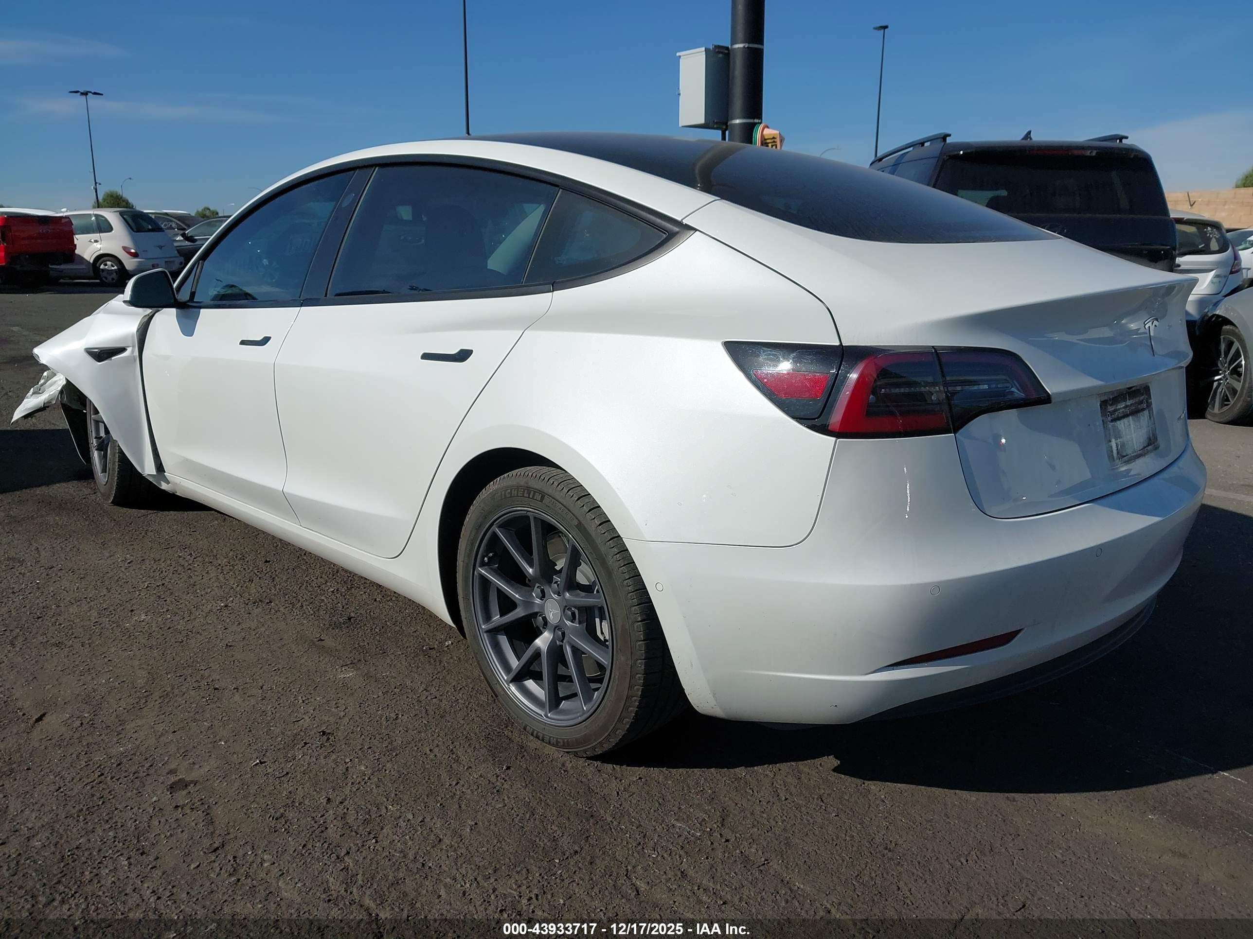 TESLA MODEL image 3