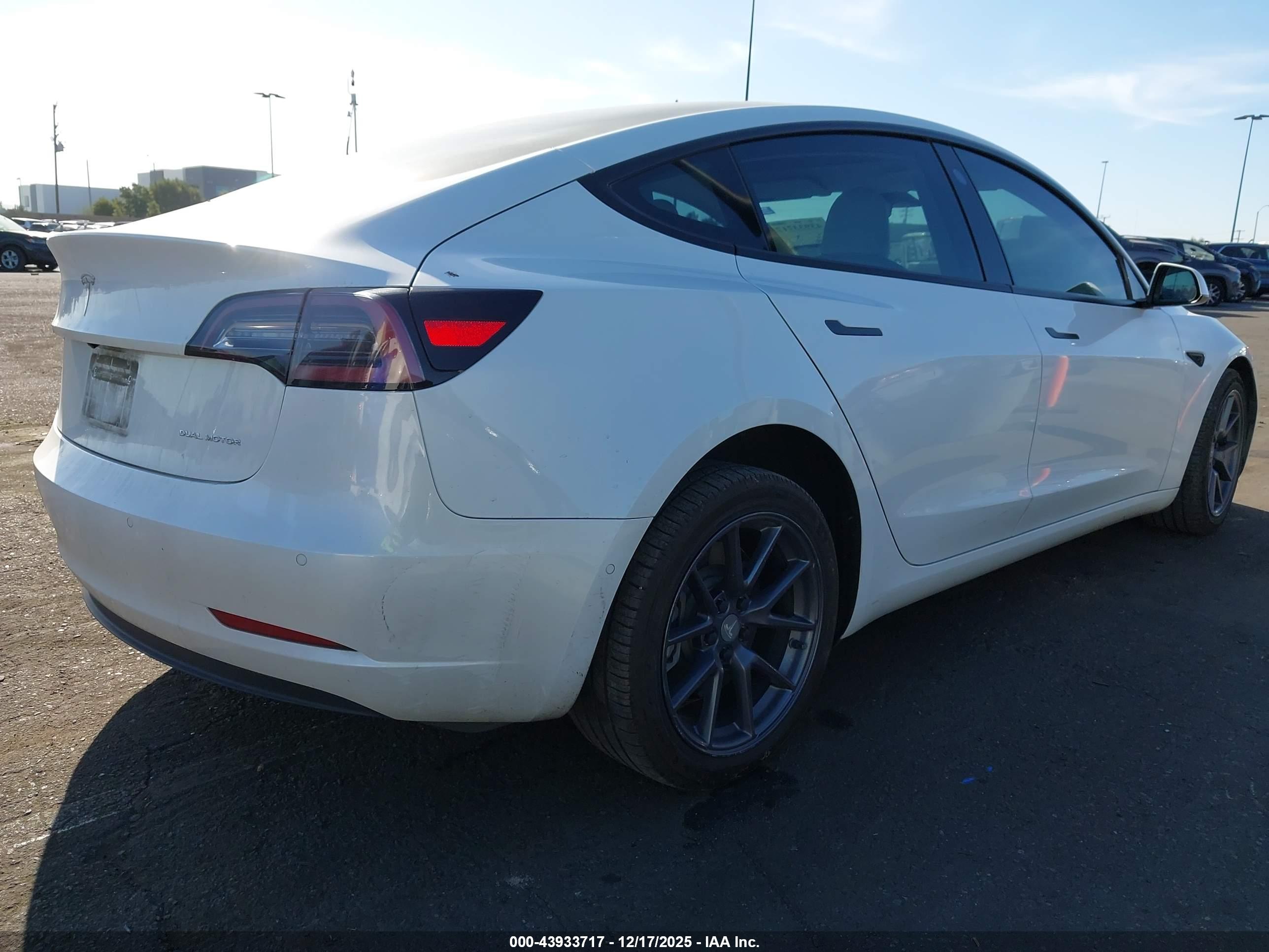 TESLA MODEL image 4
