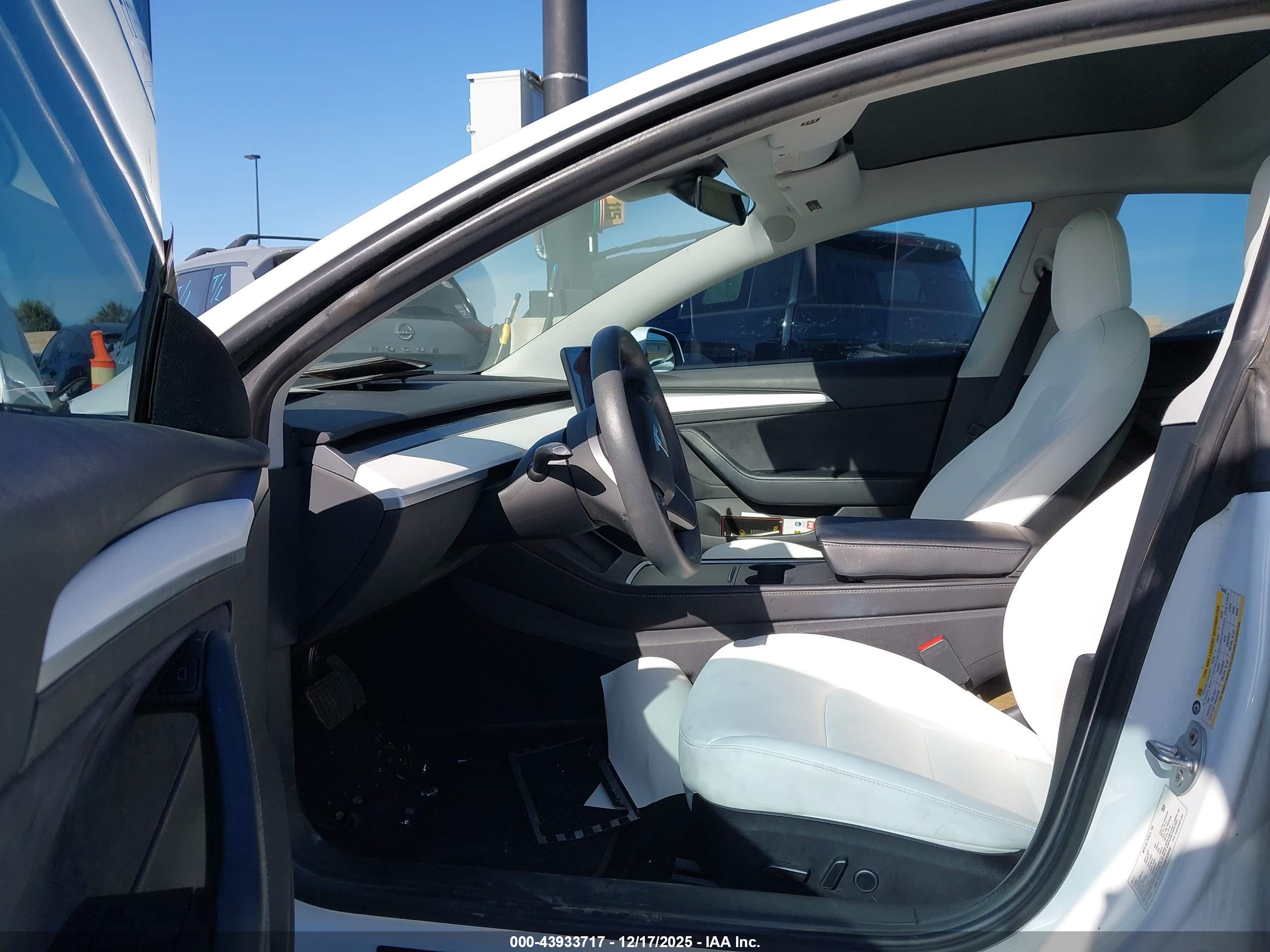 TESLA MODEL image 5