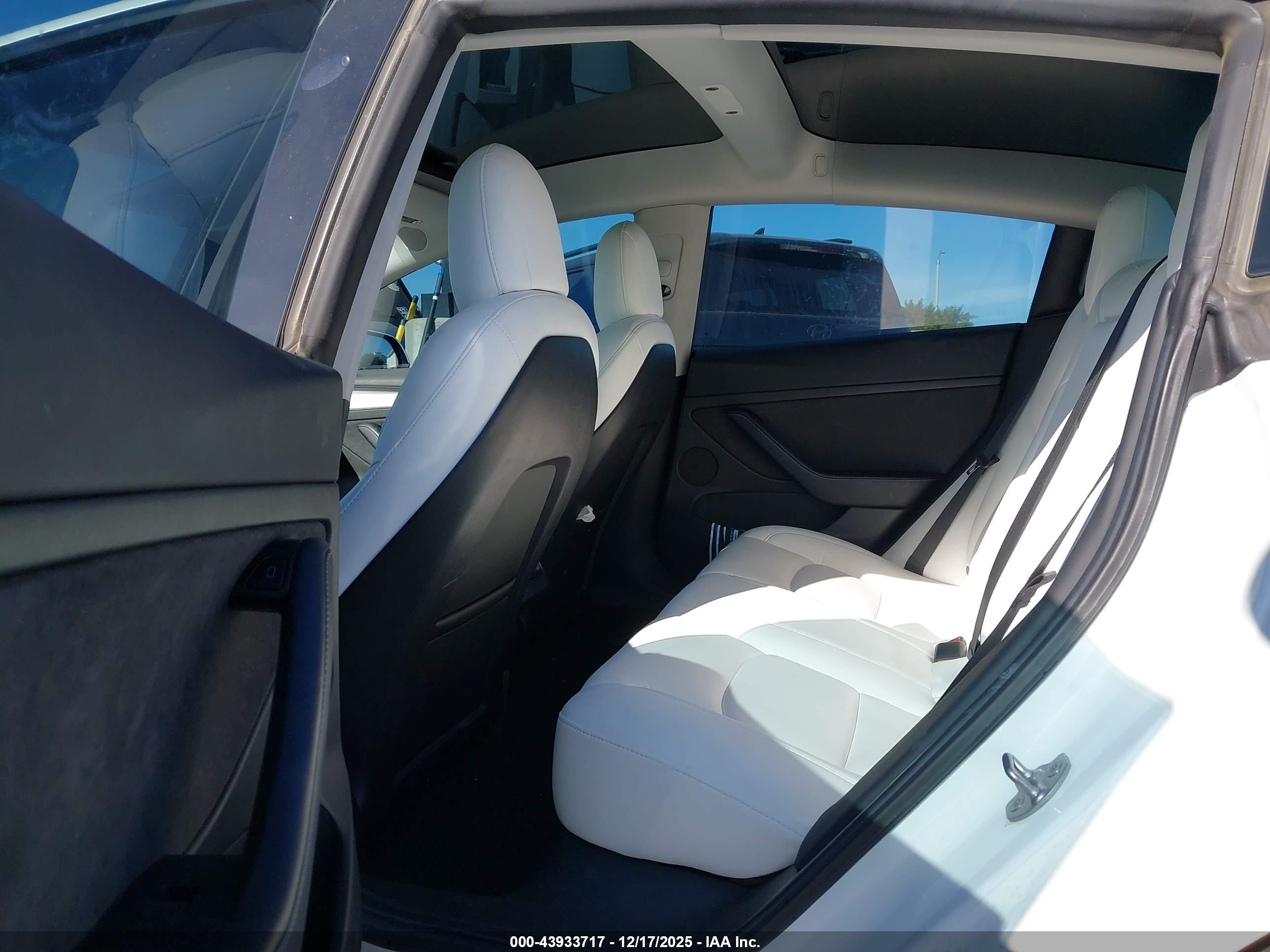 TESLA MODEL image 8