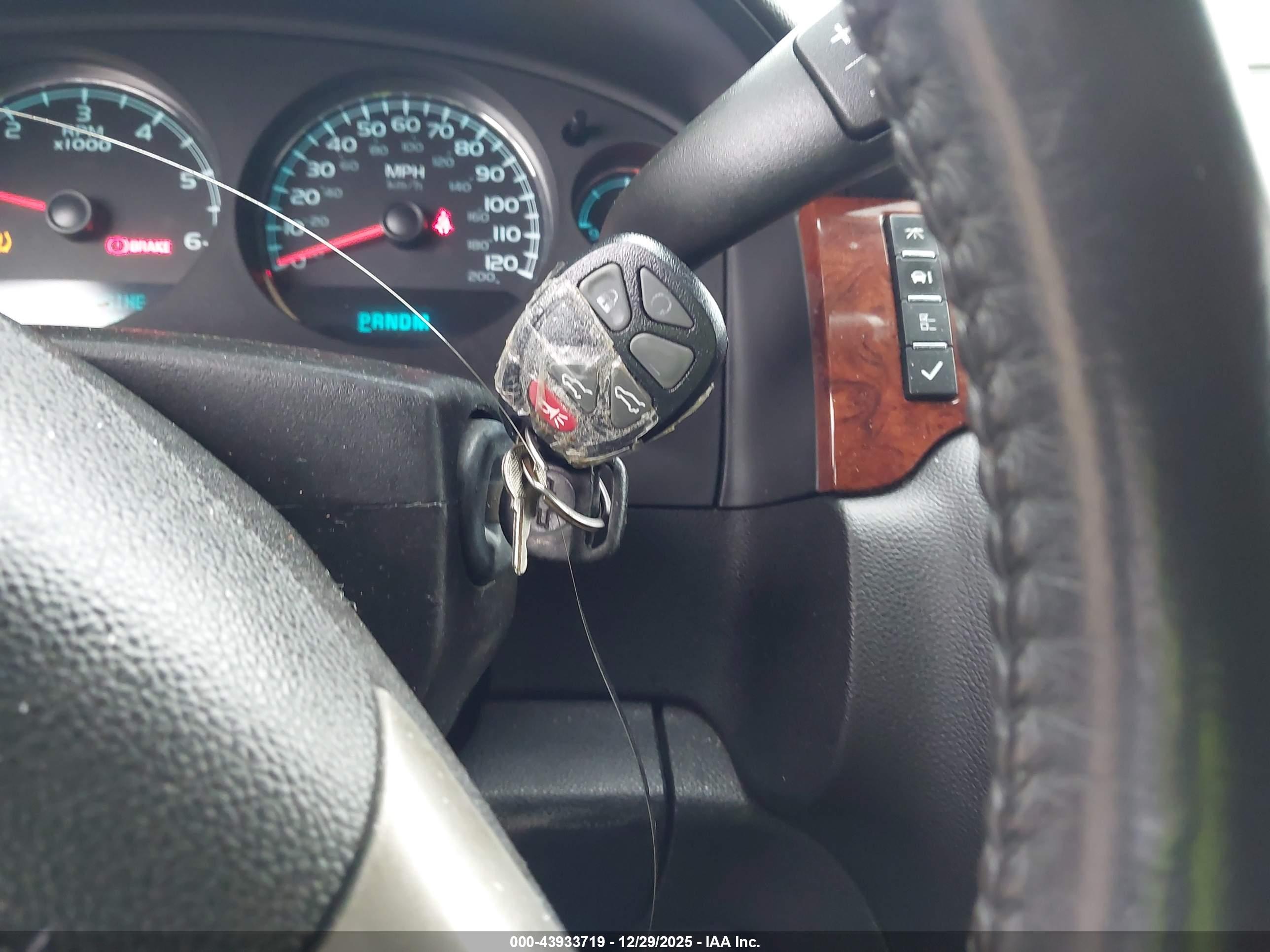 CHEVROLET TAHOE image 11