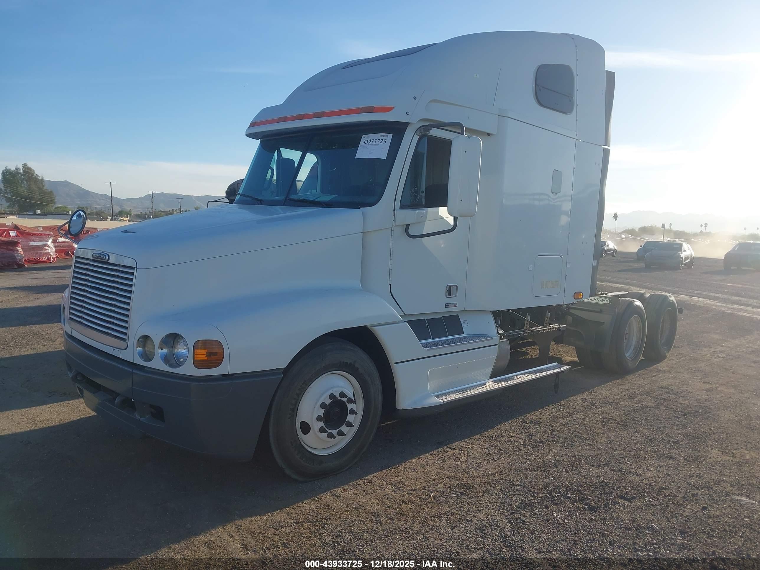FREIGHTLINER CONVENTIONAL image 2