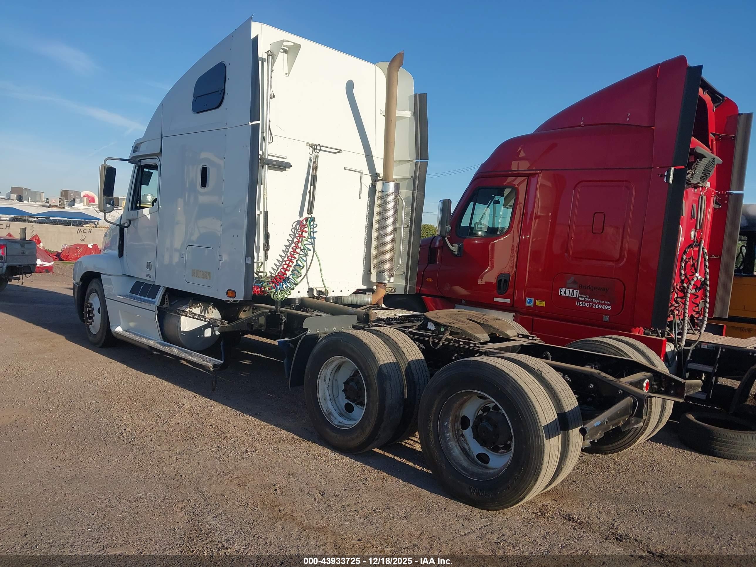 FREIGHTLINER CONVENTIONAL image 3