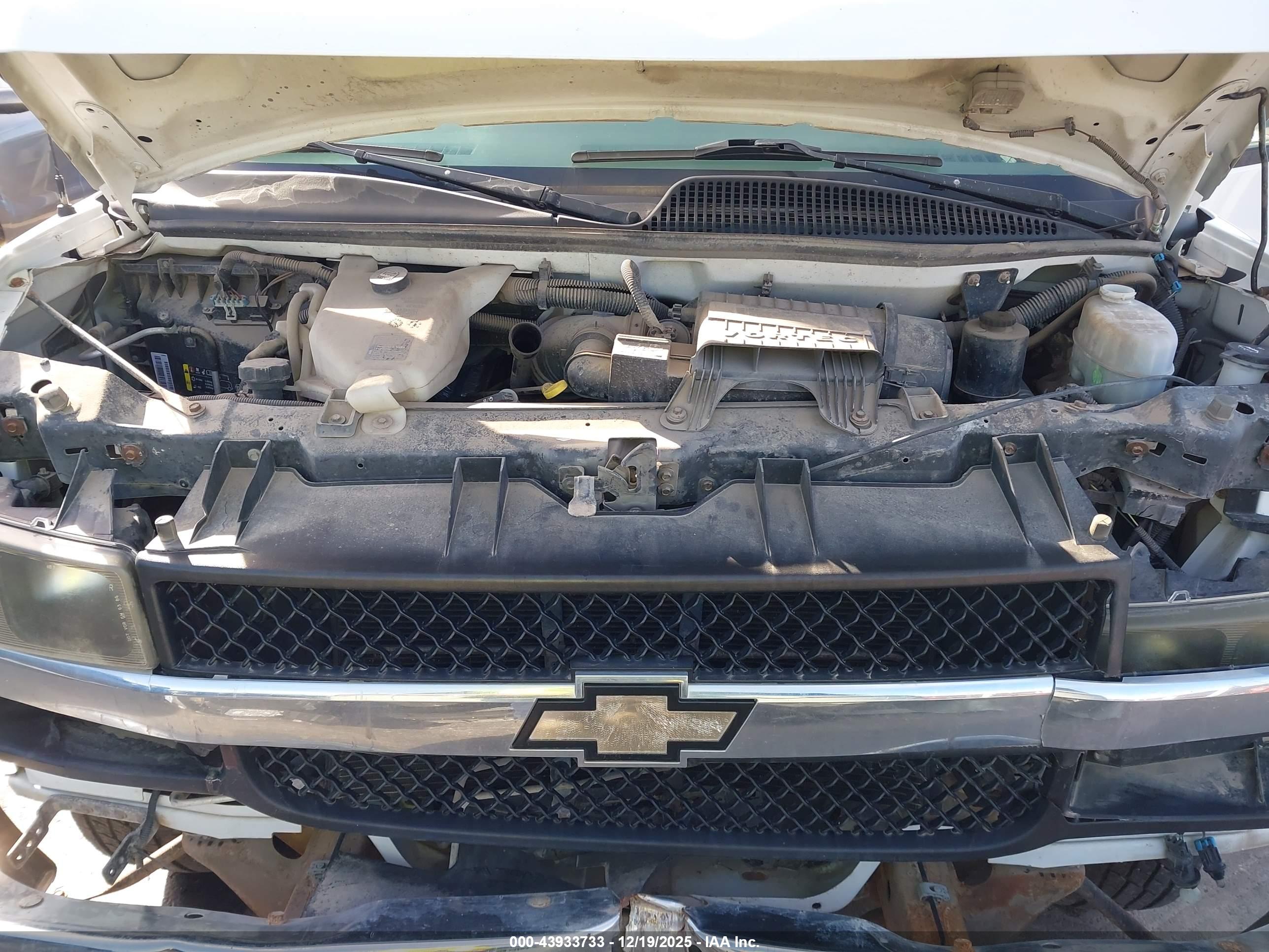 CHEVROLET EXPRESS image 10