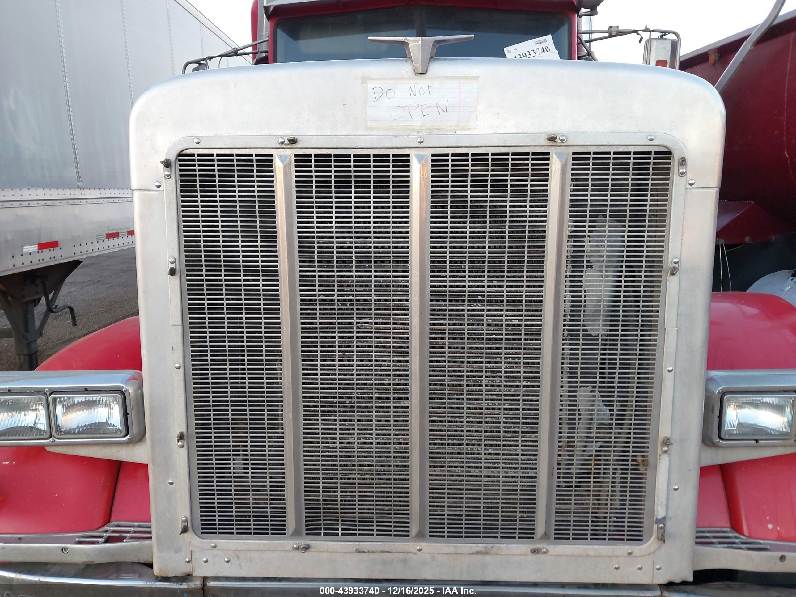 PETERBILT 379 image 10