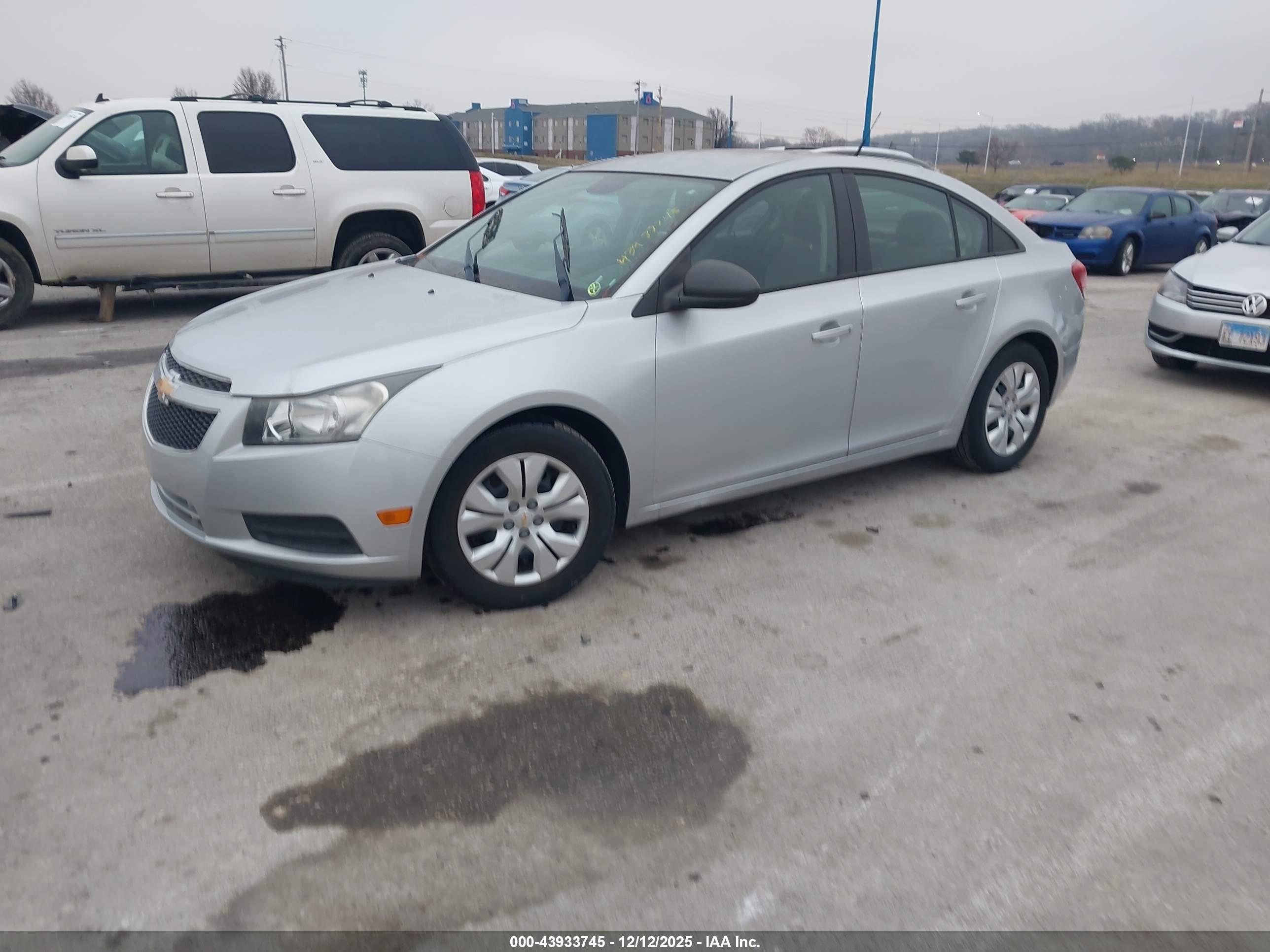CHEVROLET CRUZE image 2