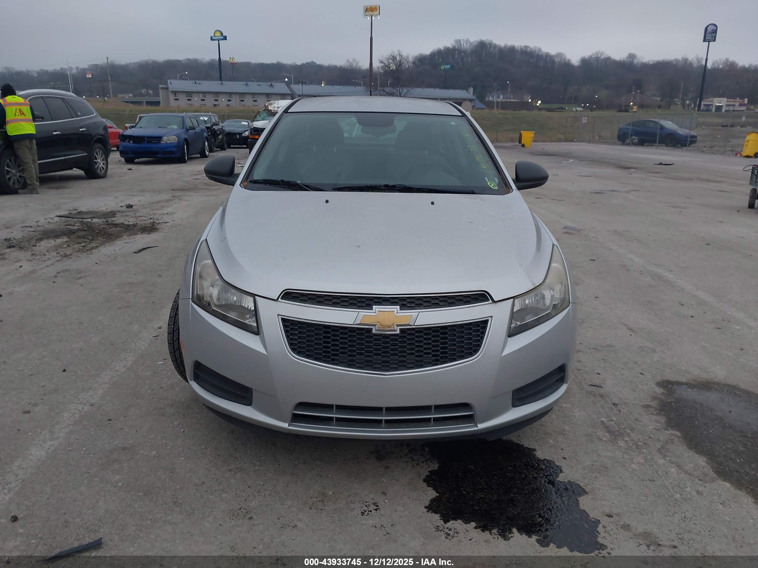 CHEVROLET CRUZE image 6