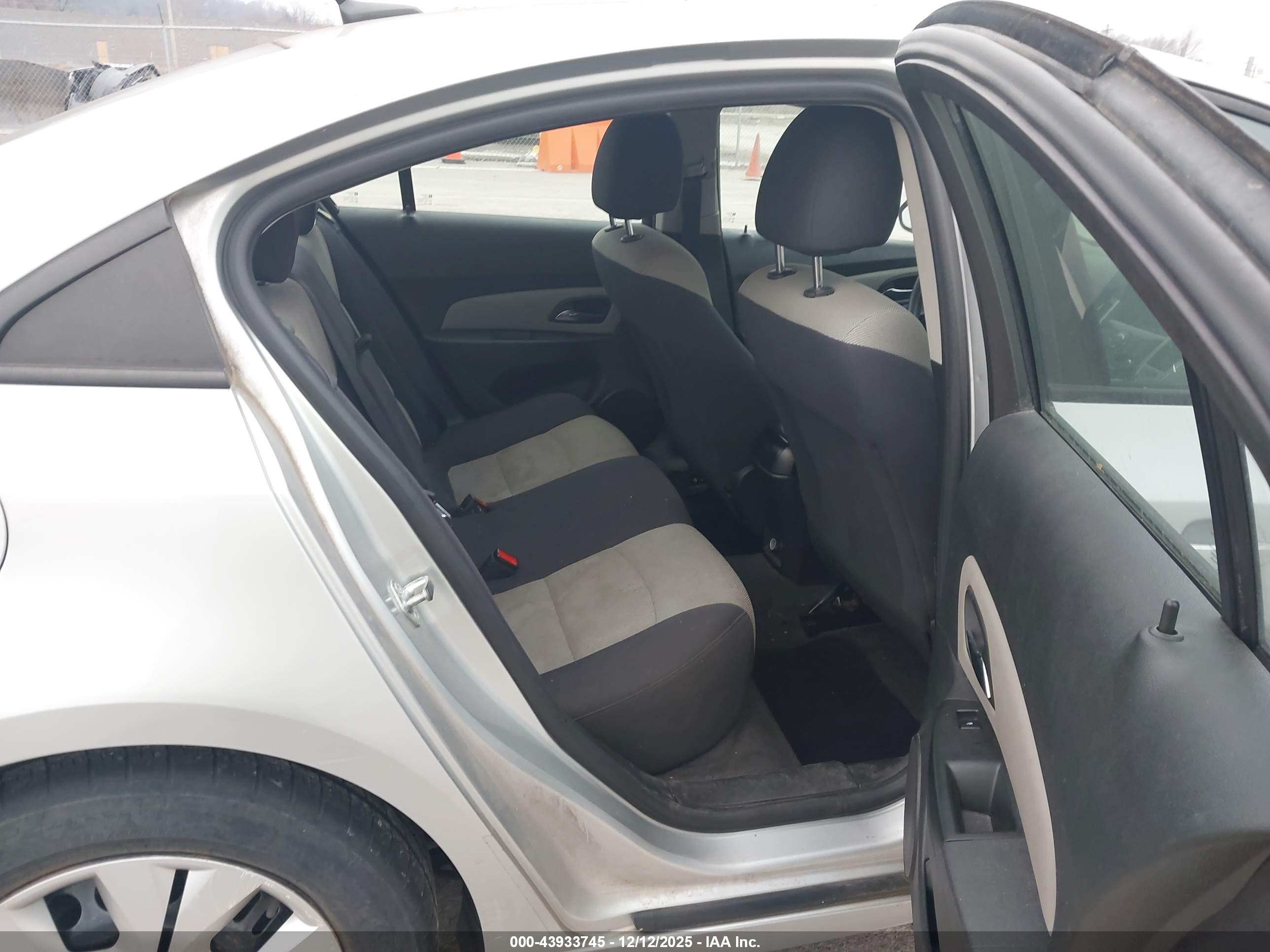 CHEVROLET CRUZE image 8