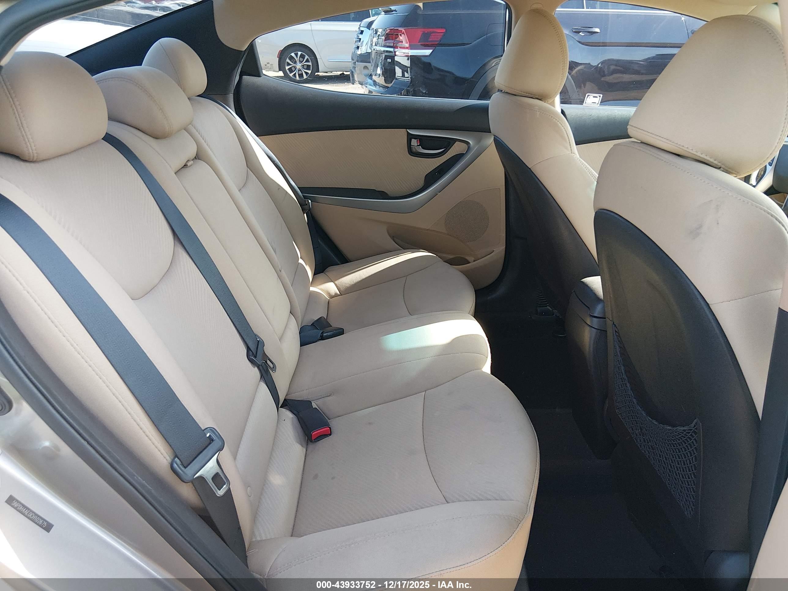 HYUNDAI ELANTRA image 8