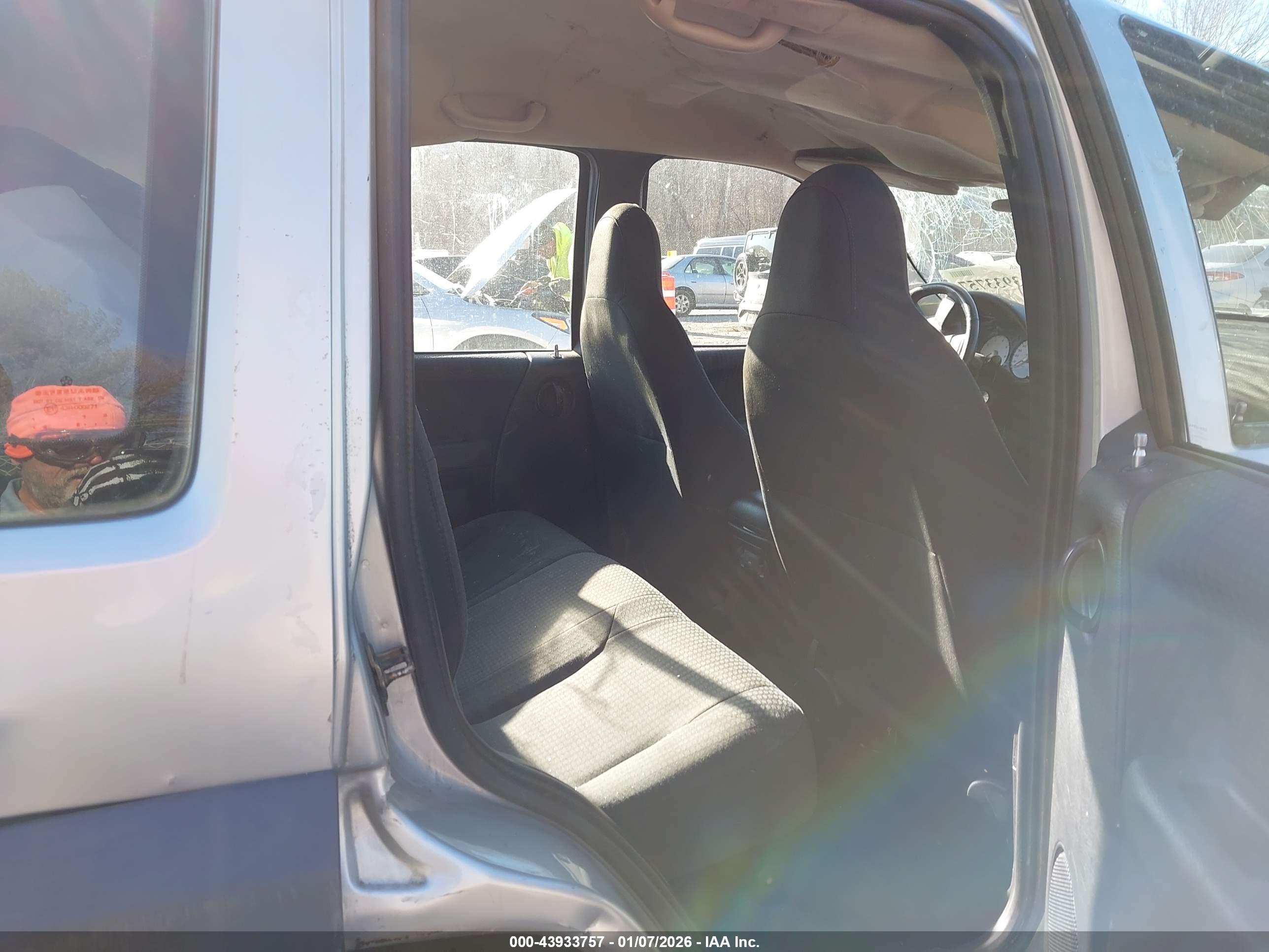 JEEP LIBERTY image 8