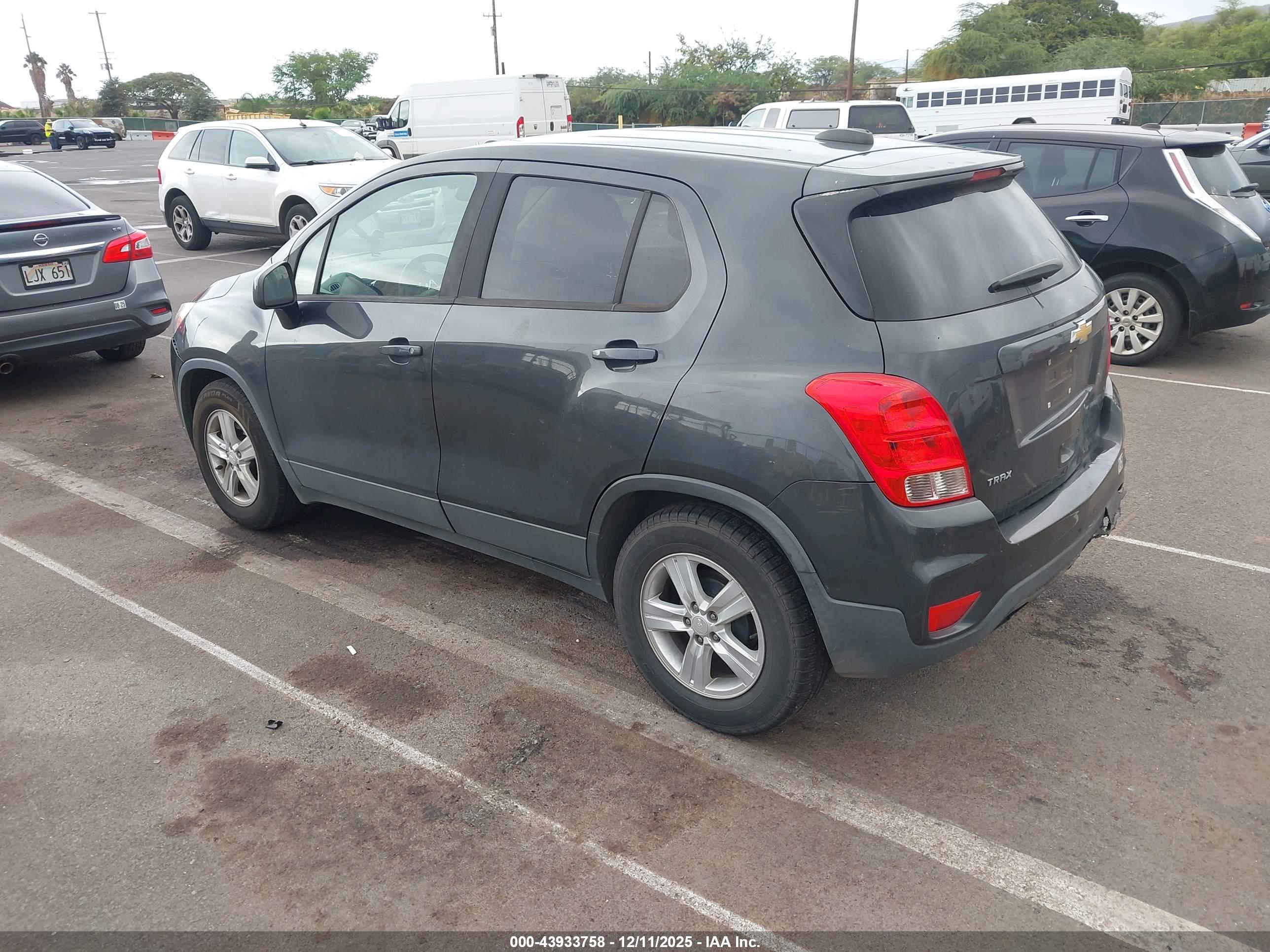 CHEVROLET TRAX image 3