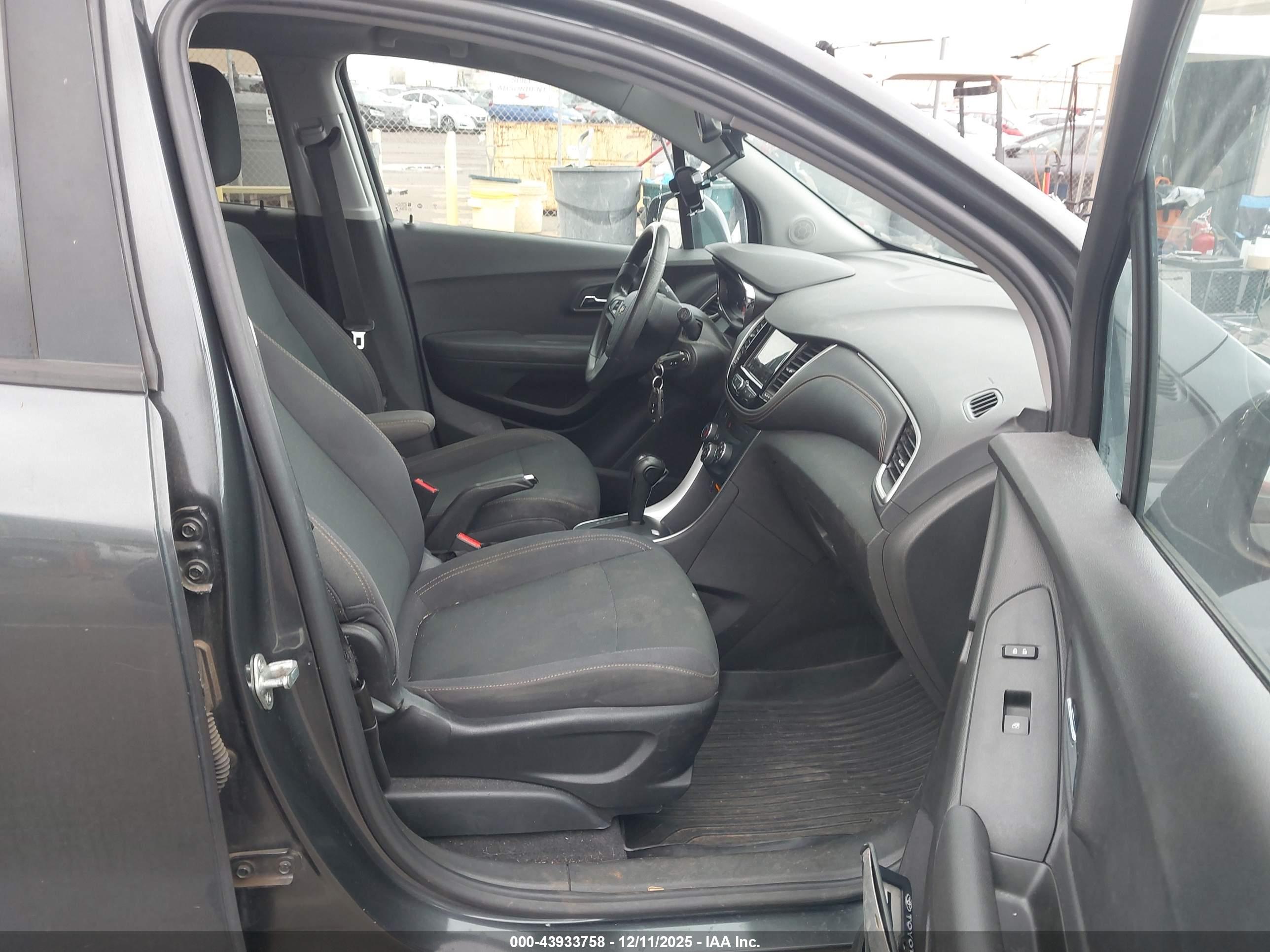 CHEVROLET TRAX image 5