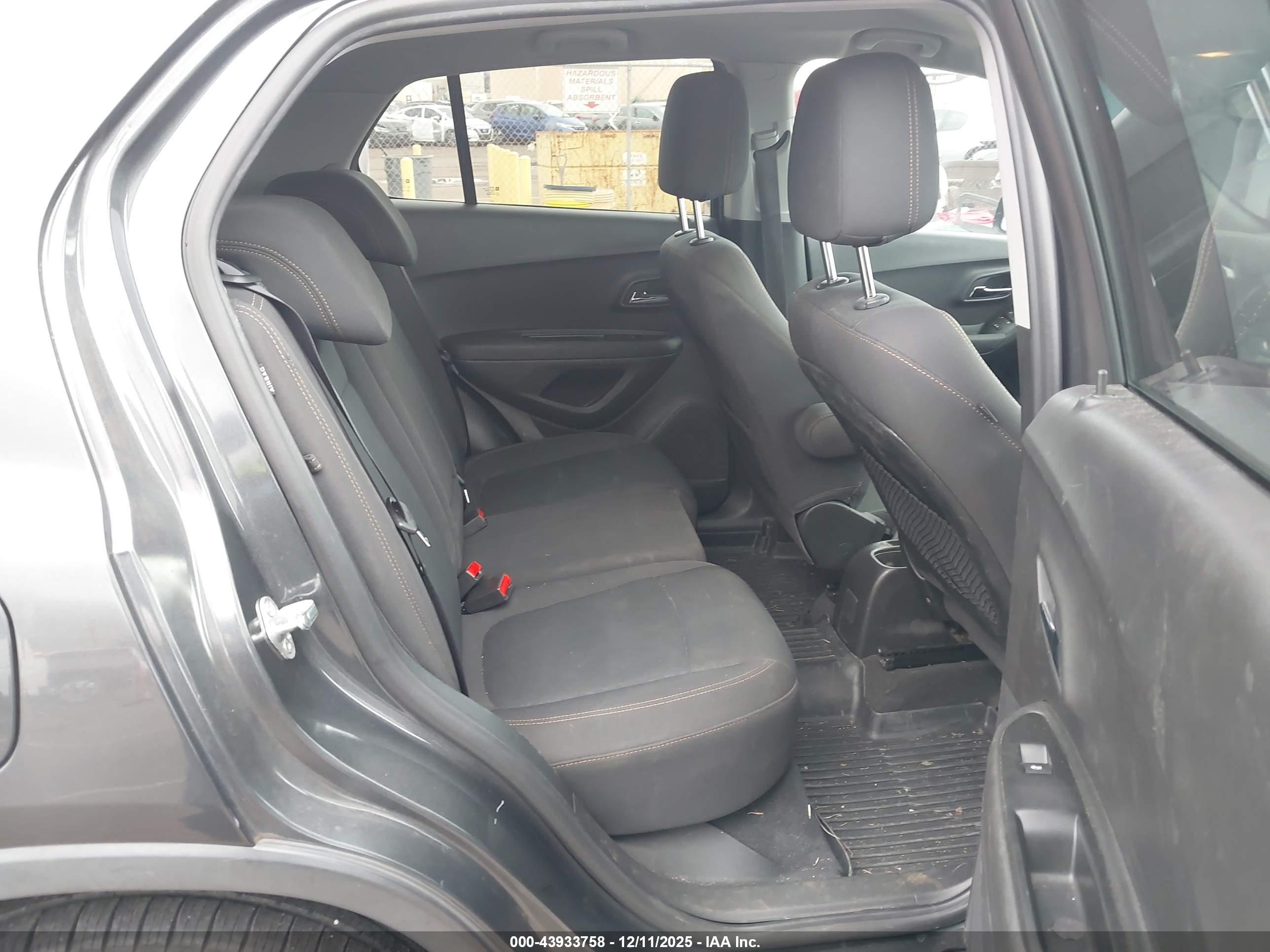 CHEVROLET TRAX image 8