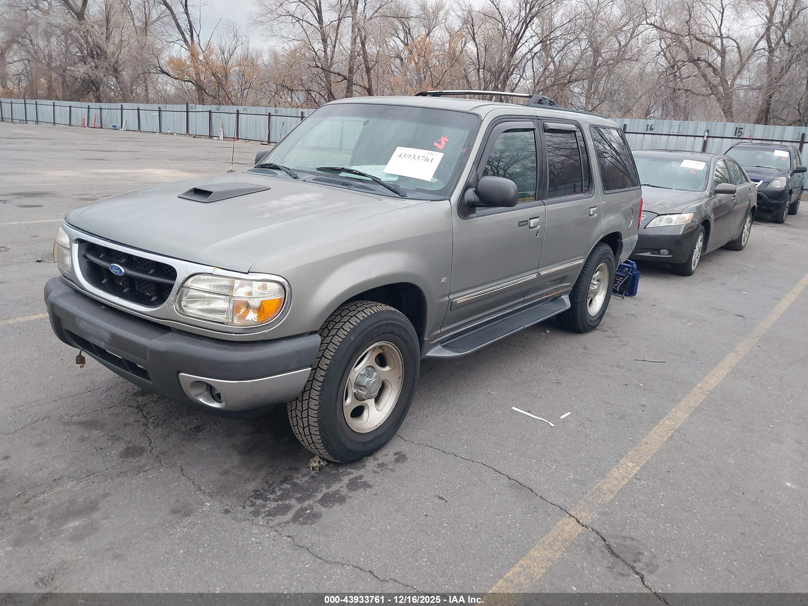 FORD EXPLORER image 2