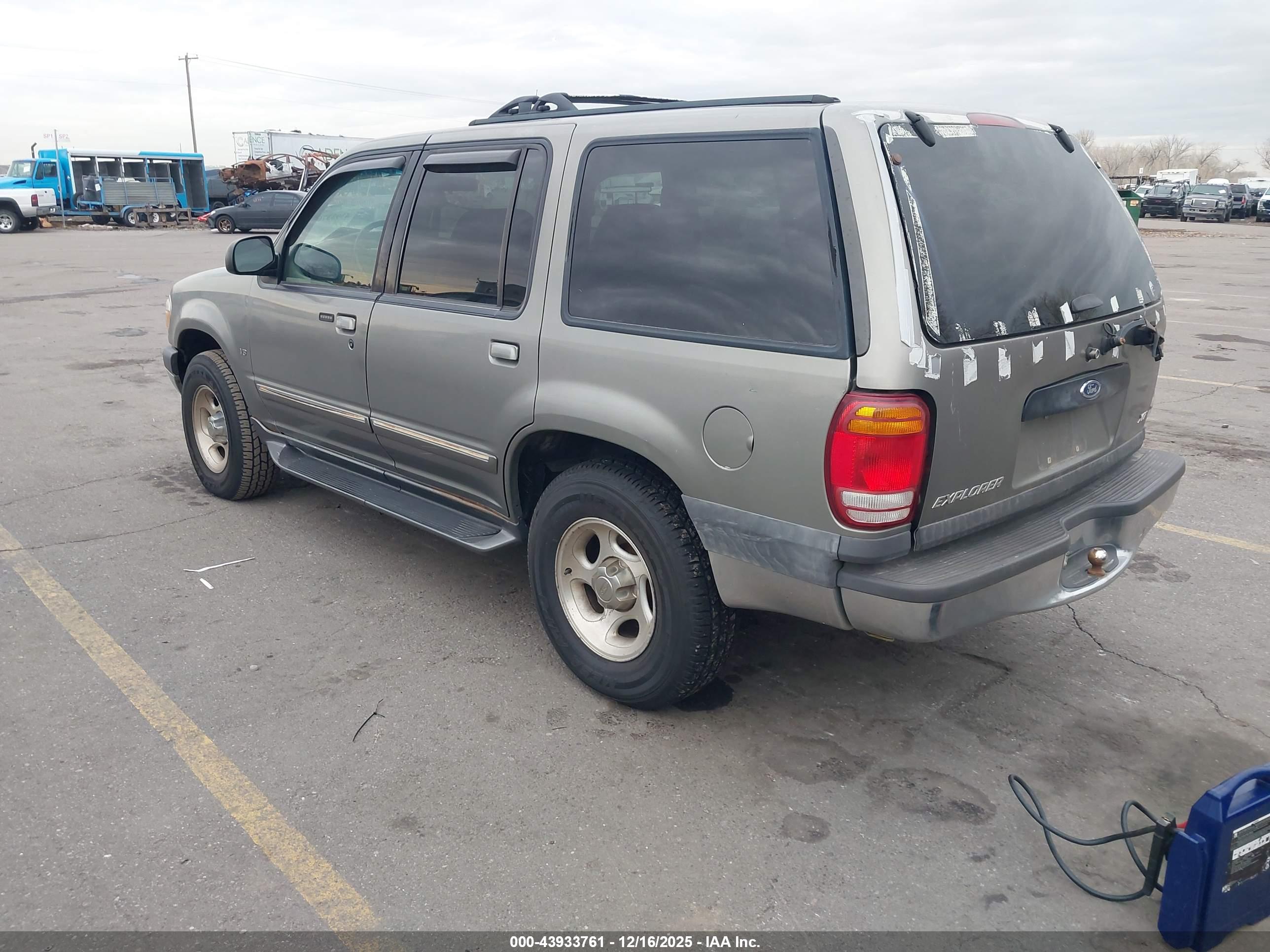 FORD EXPLORER image 3