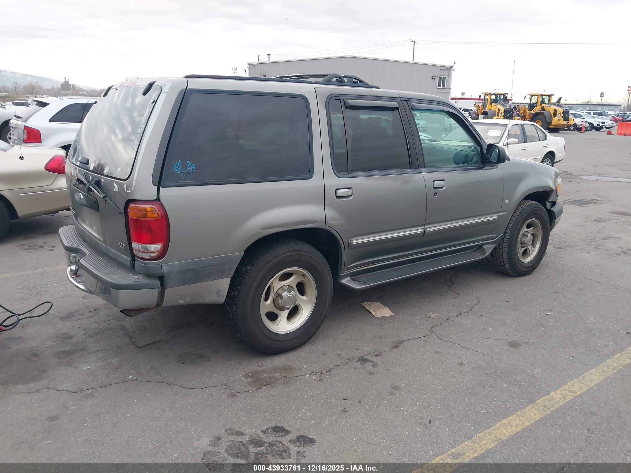 FORD EXPLORER image 4