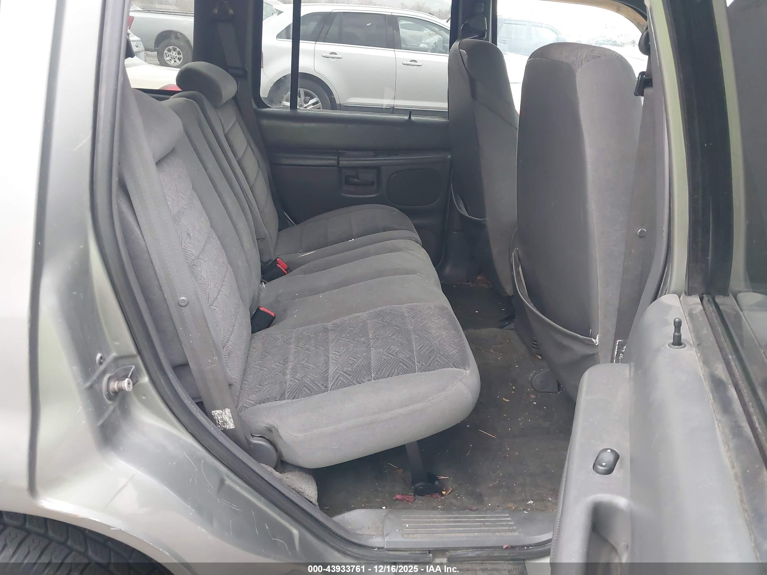 FORD EXPLORER image 8