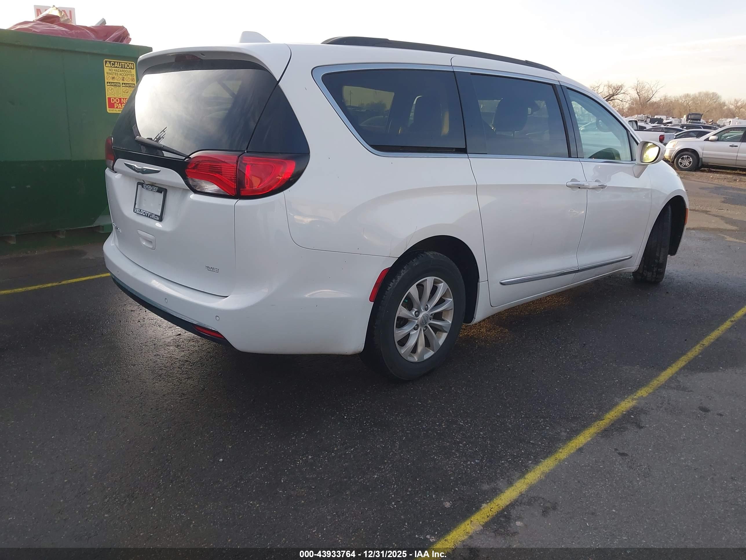 CHRYSLER PACIFICA image 4