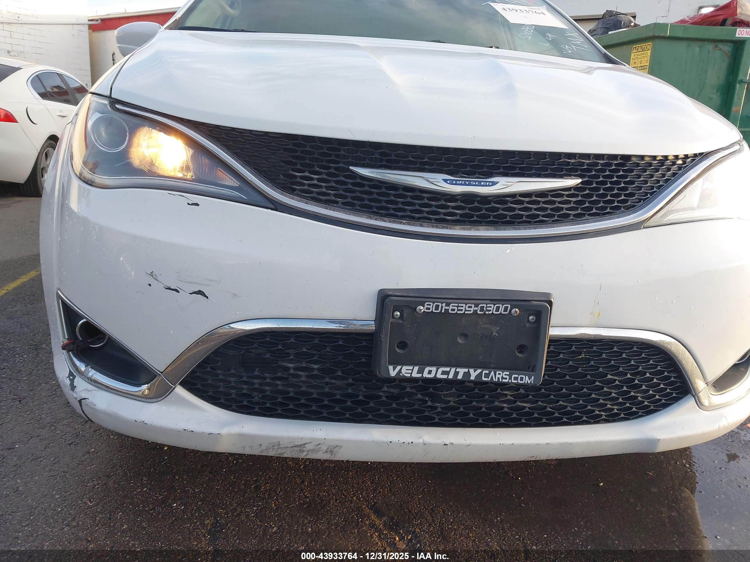 CHRYSLER PACIFICA image 6