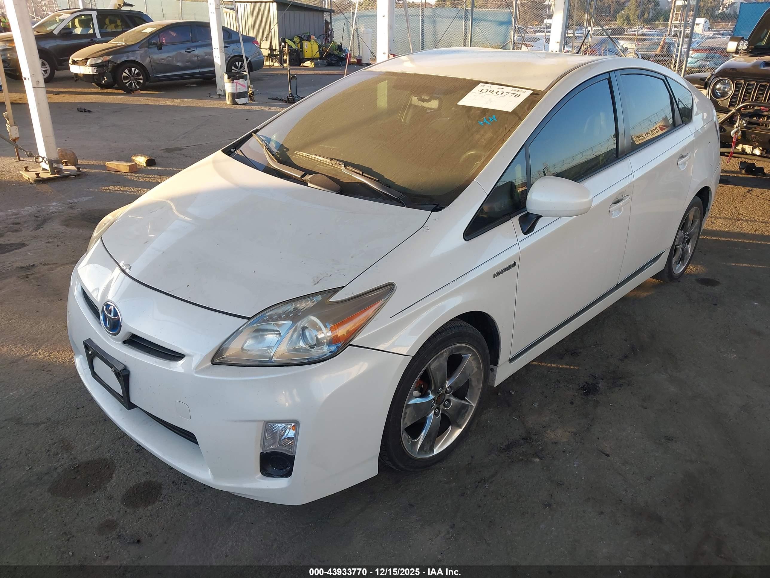 TOYOTA PRIUS image 2