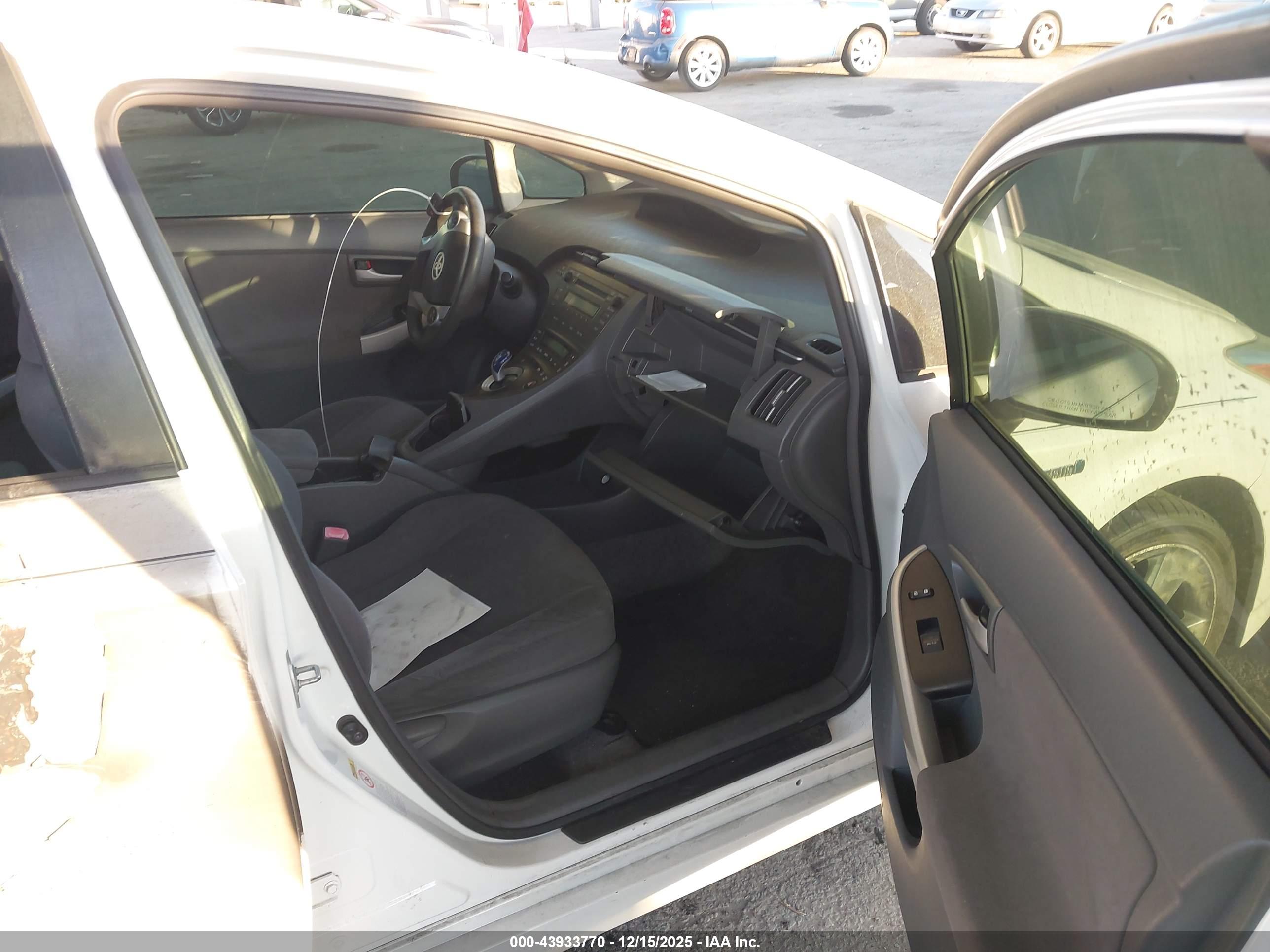 TOYOTA PRIUS image 5