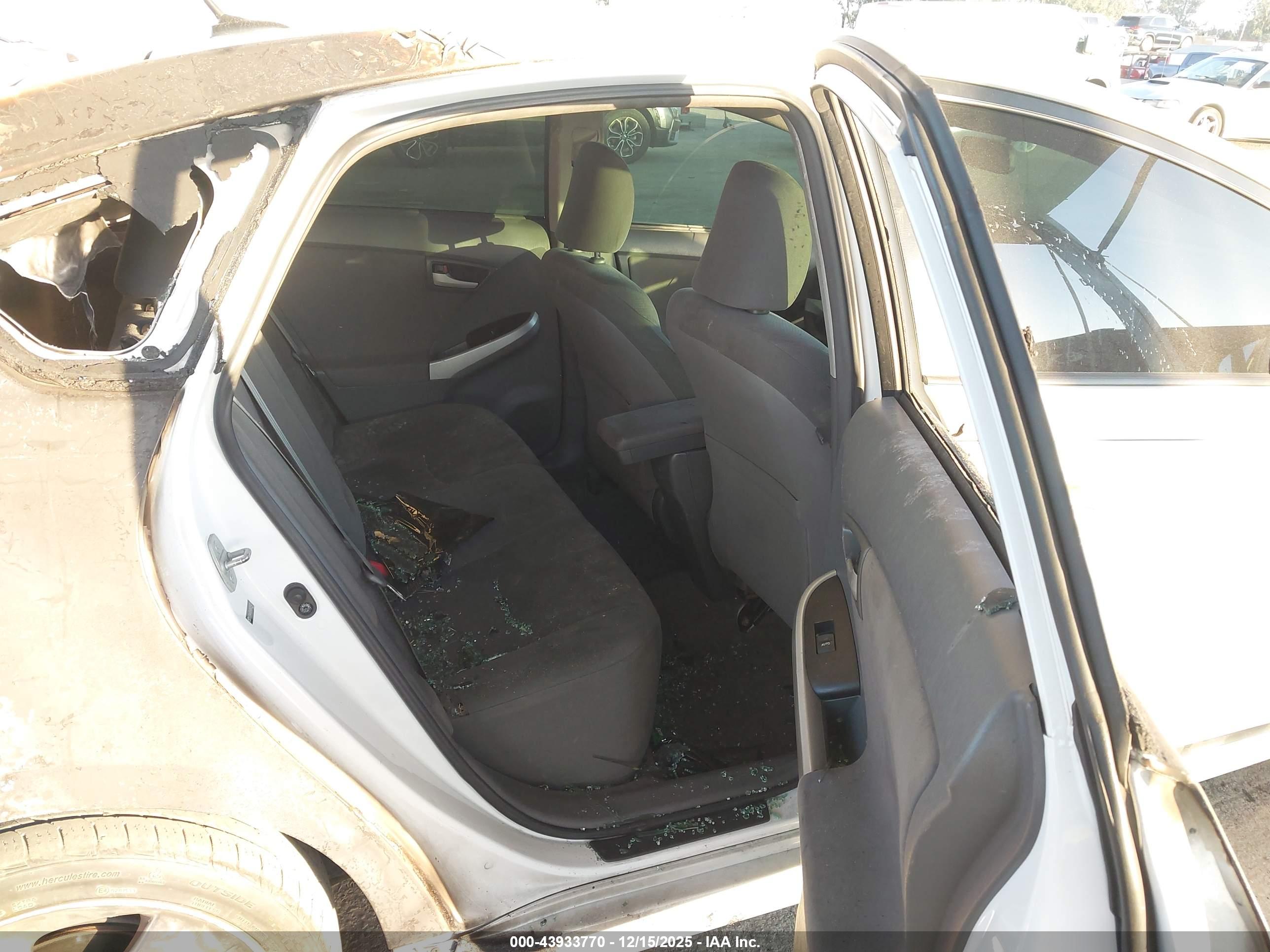 TOYOTA PRIUS image 8