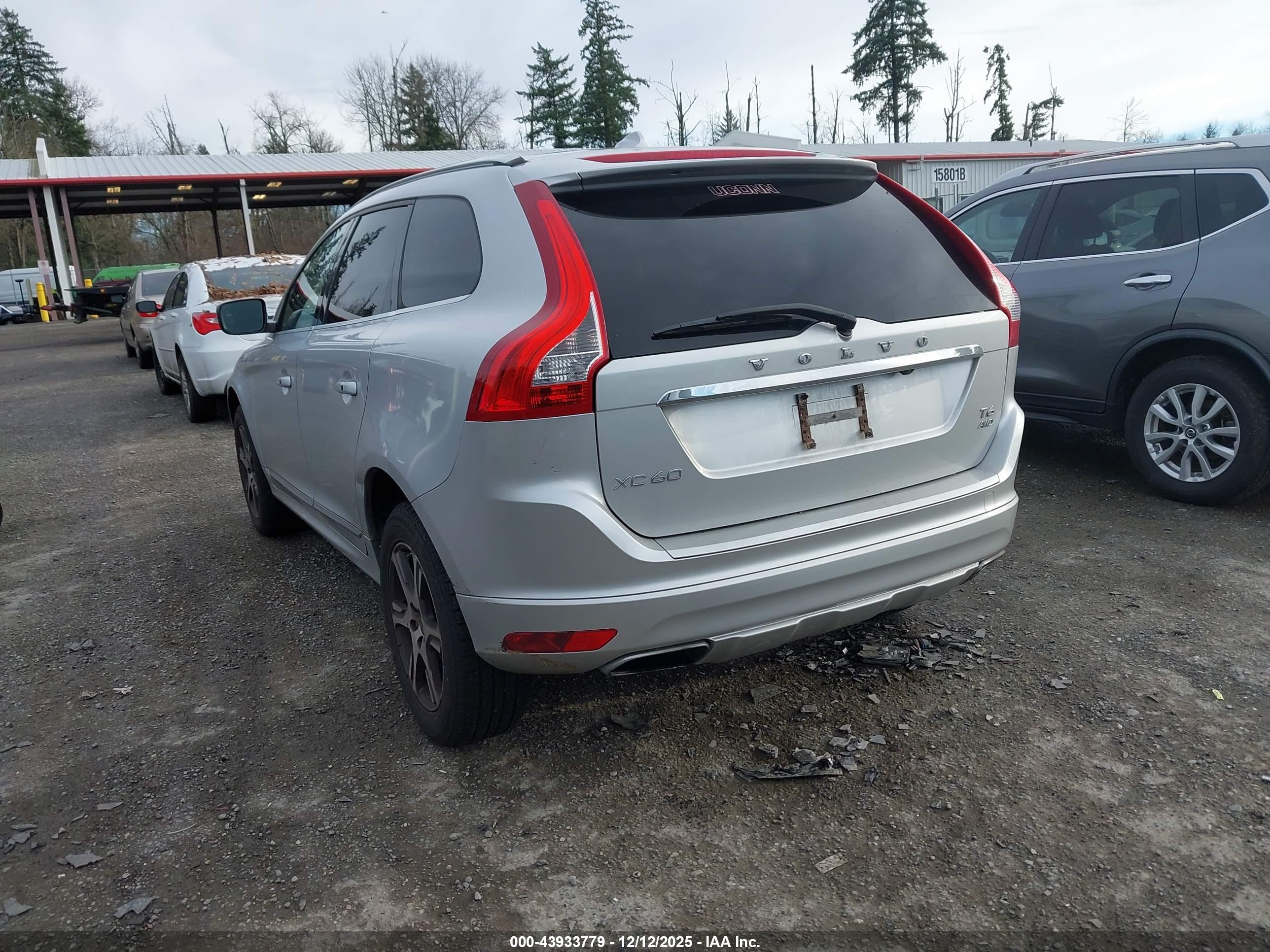 VOLVO XC60 image 3