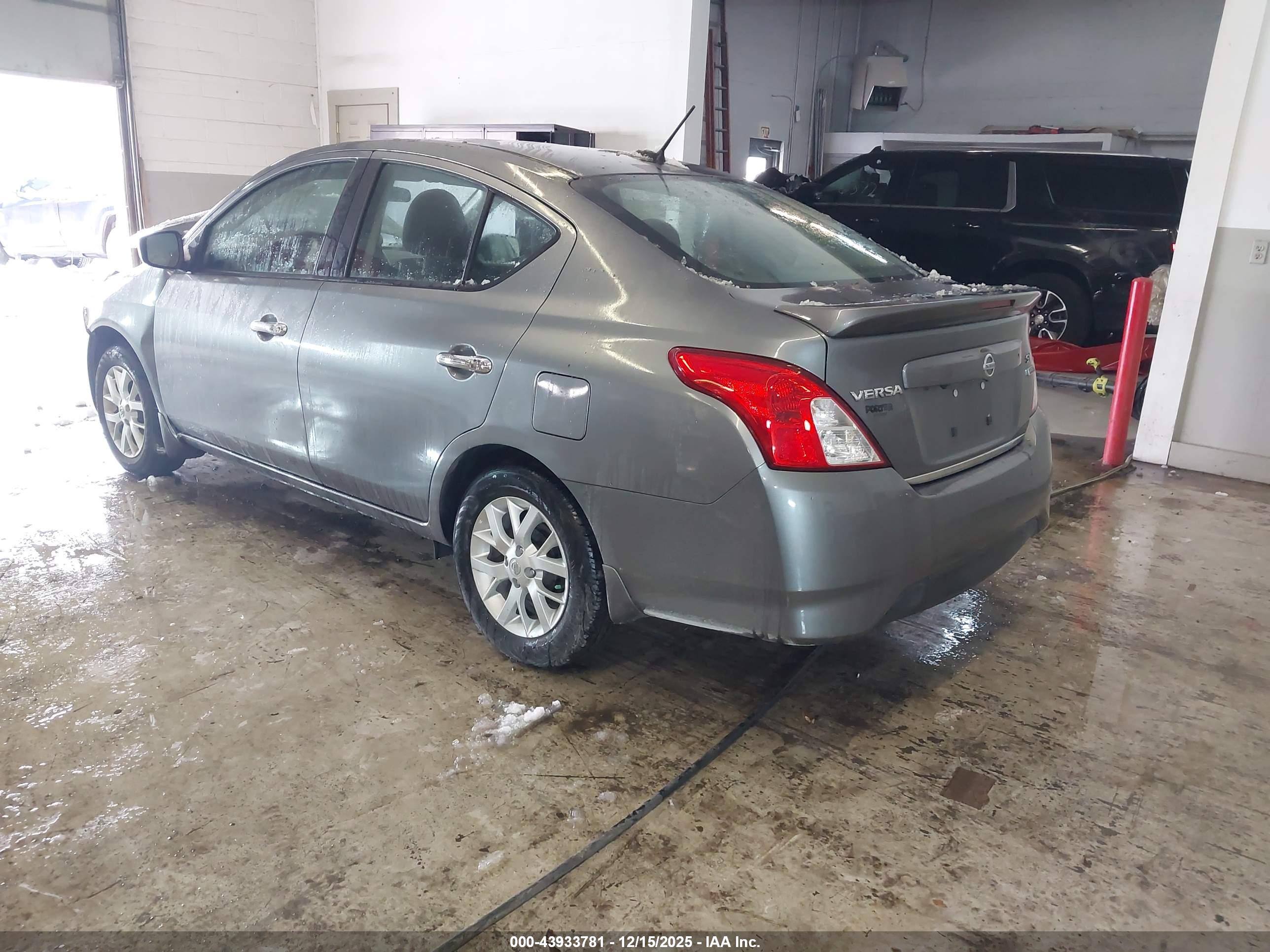 NISSAN VERSA image 3