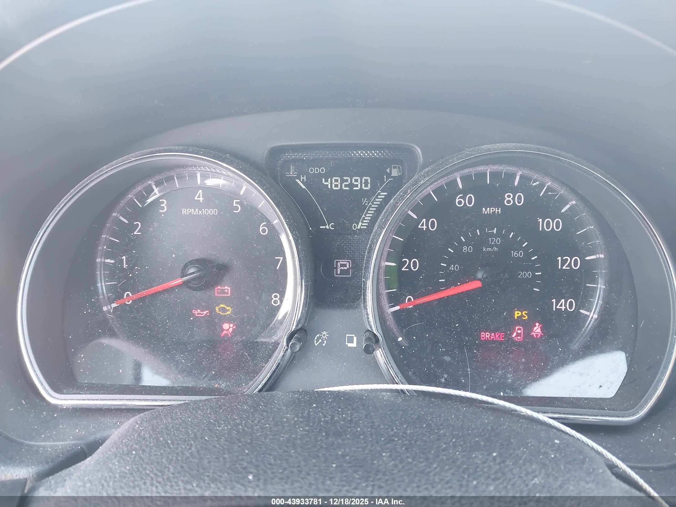 NISSAN VERSA image 7