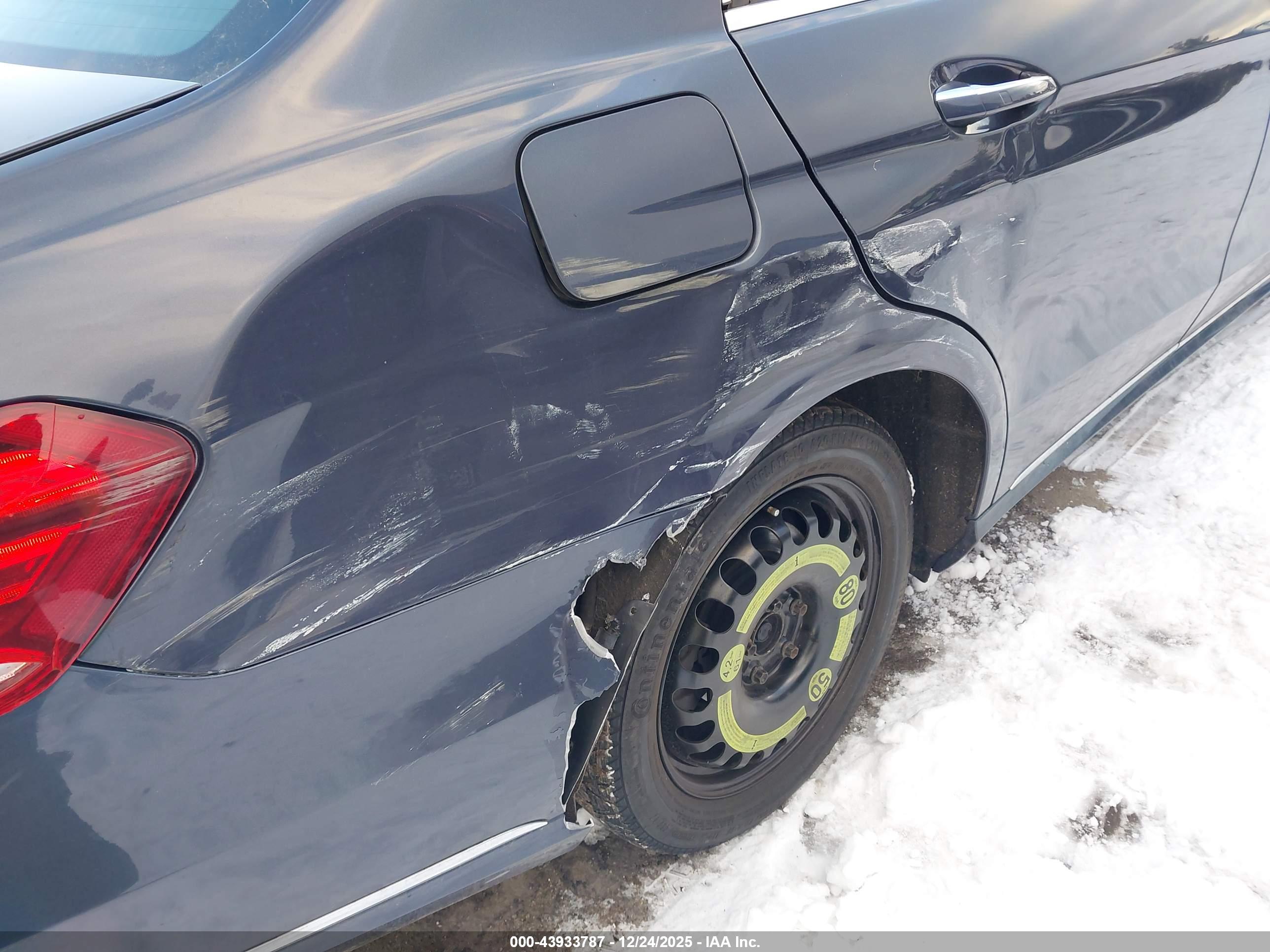 MERCEDES-BENZ E image 6