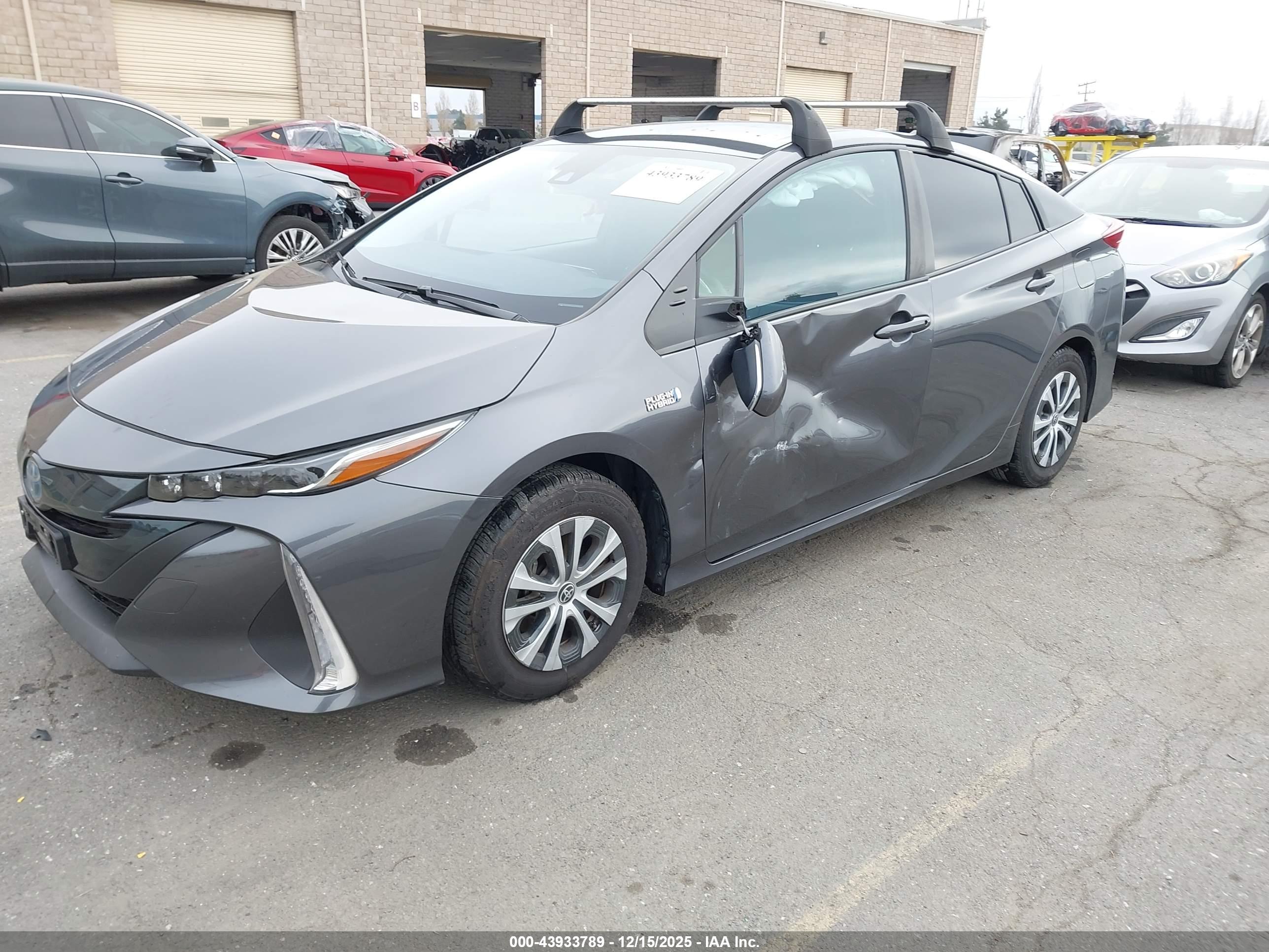 TOYOTA PRIUS image 2