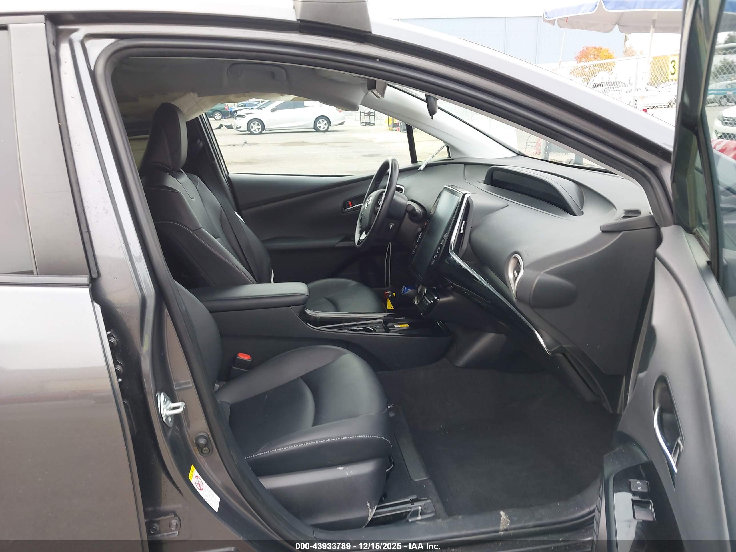 TOYOTA PRIUS image 5