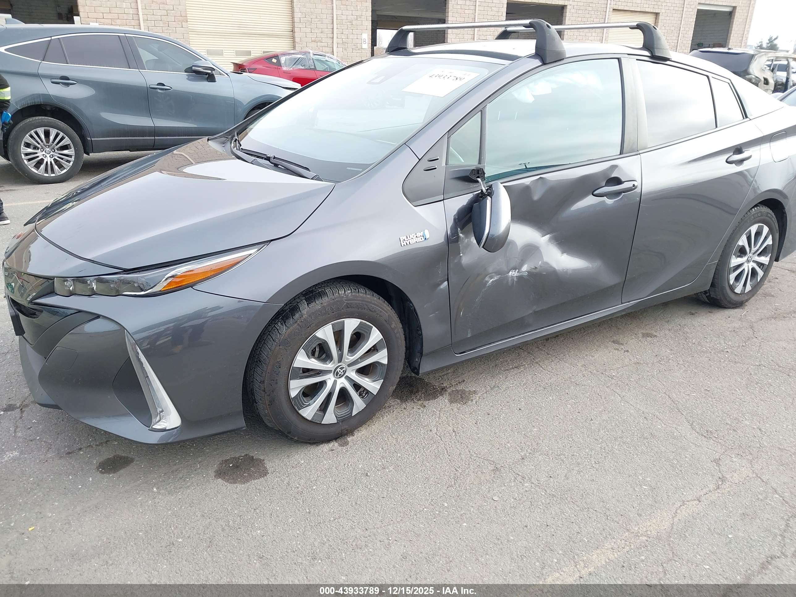 TOYOTA PRIUS image 6