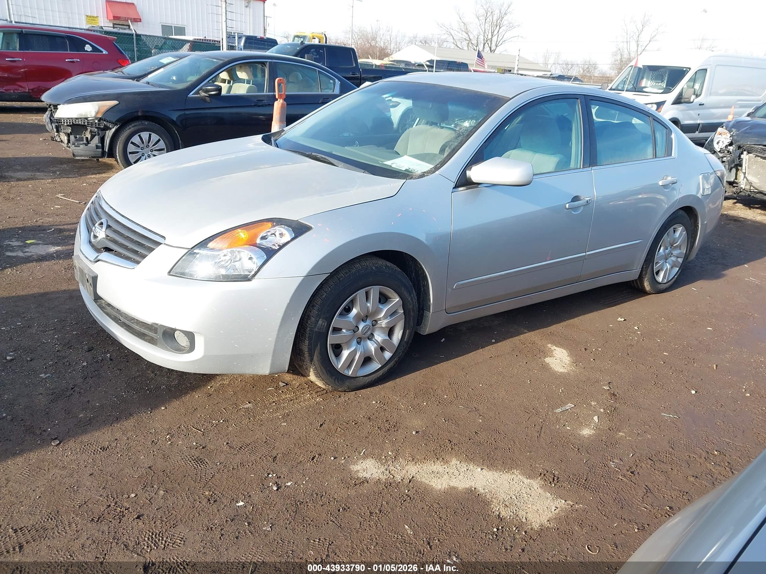 NISSAN ALTIMA image 2