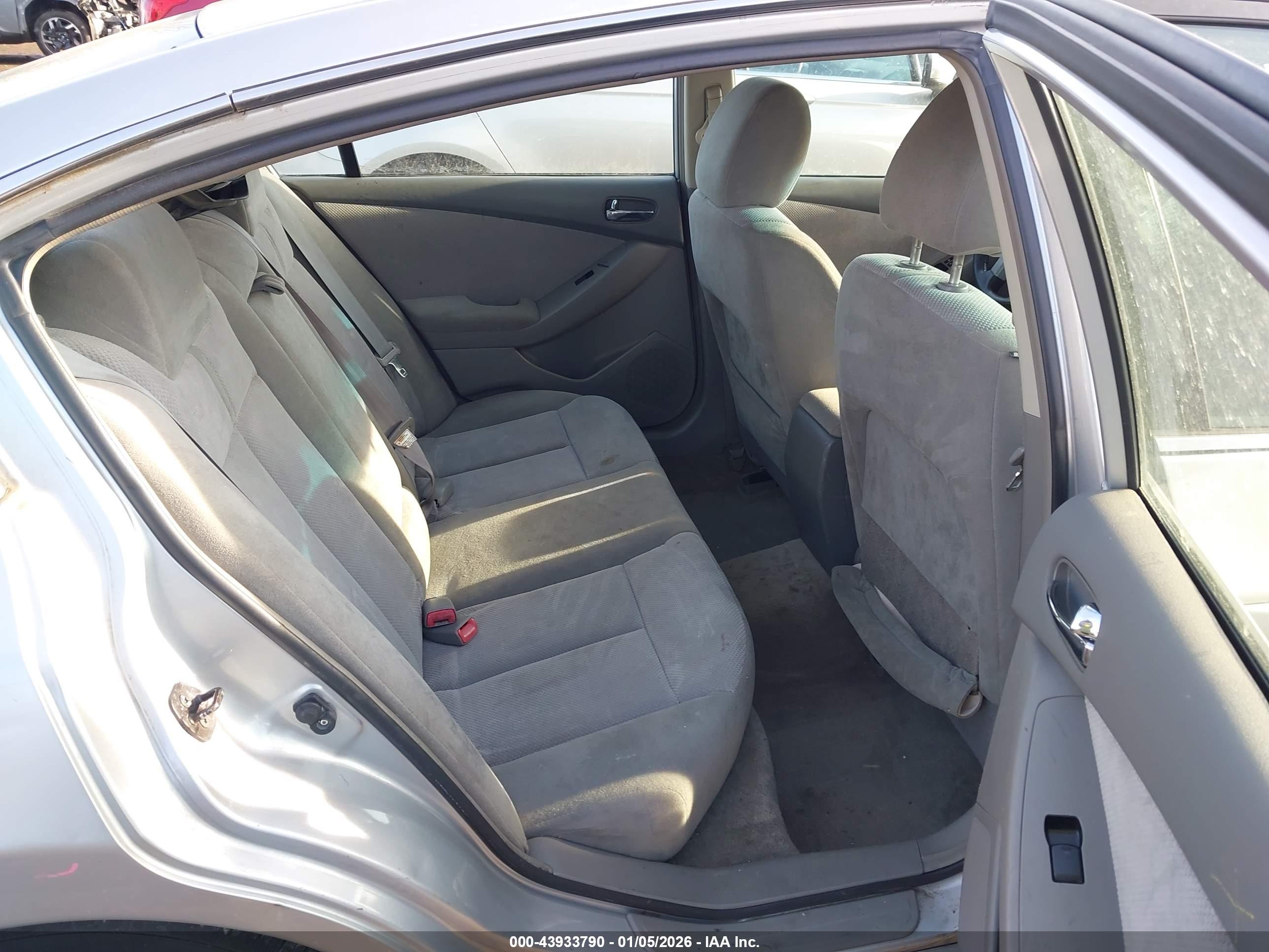 NISSAN ALTIMA image 8