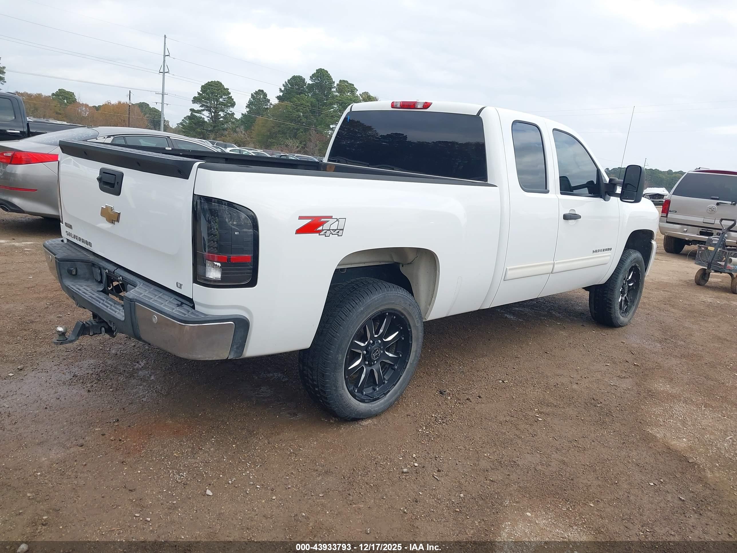 CHEVROLET SILVERADO image 4