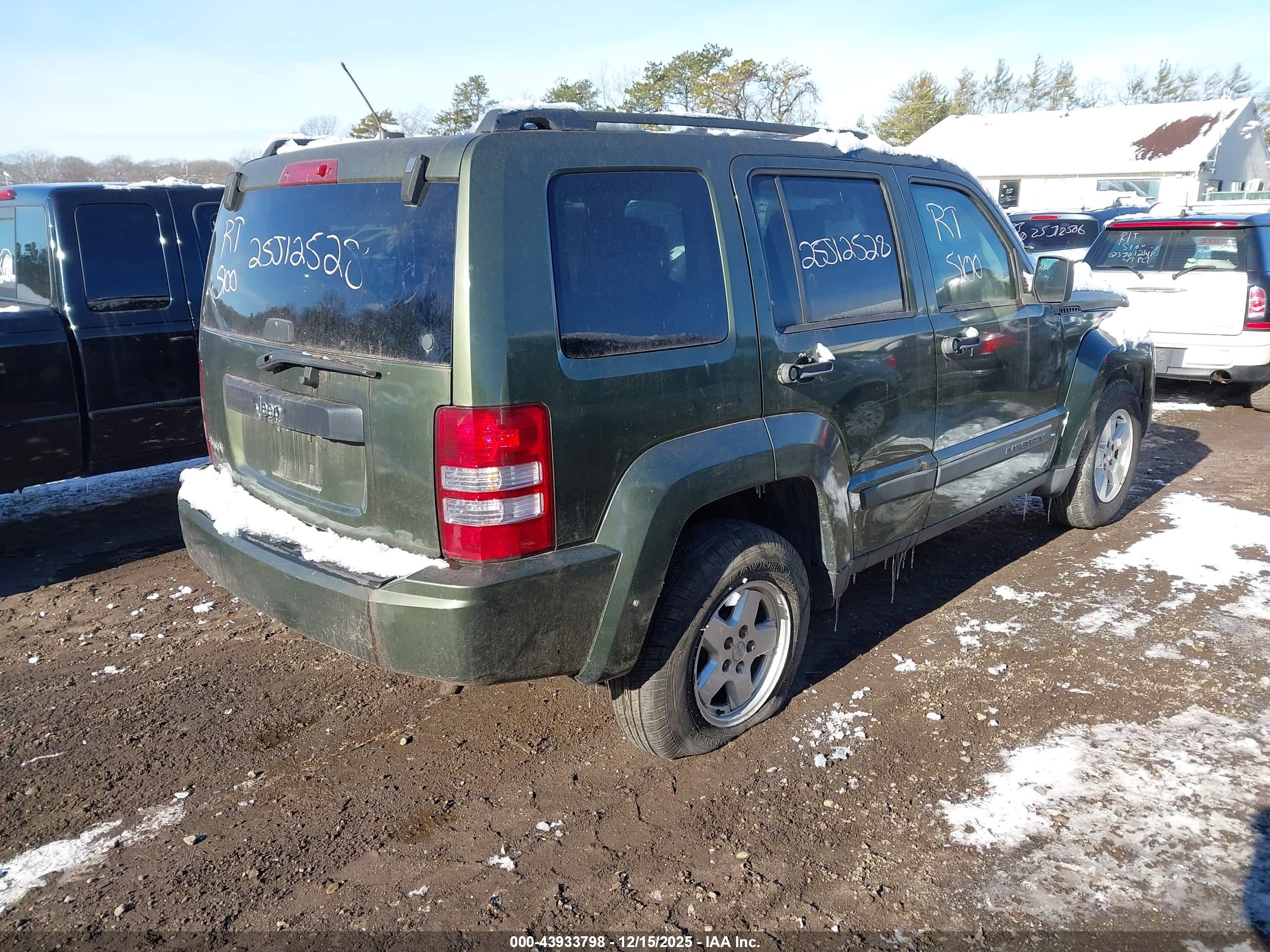 JEEP LIBERTY image 4