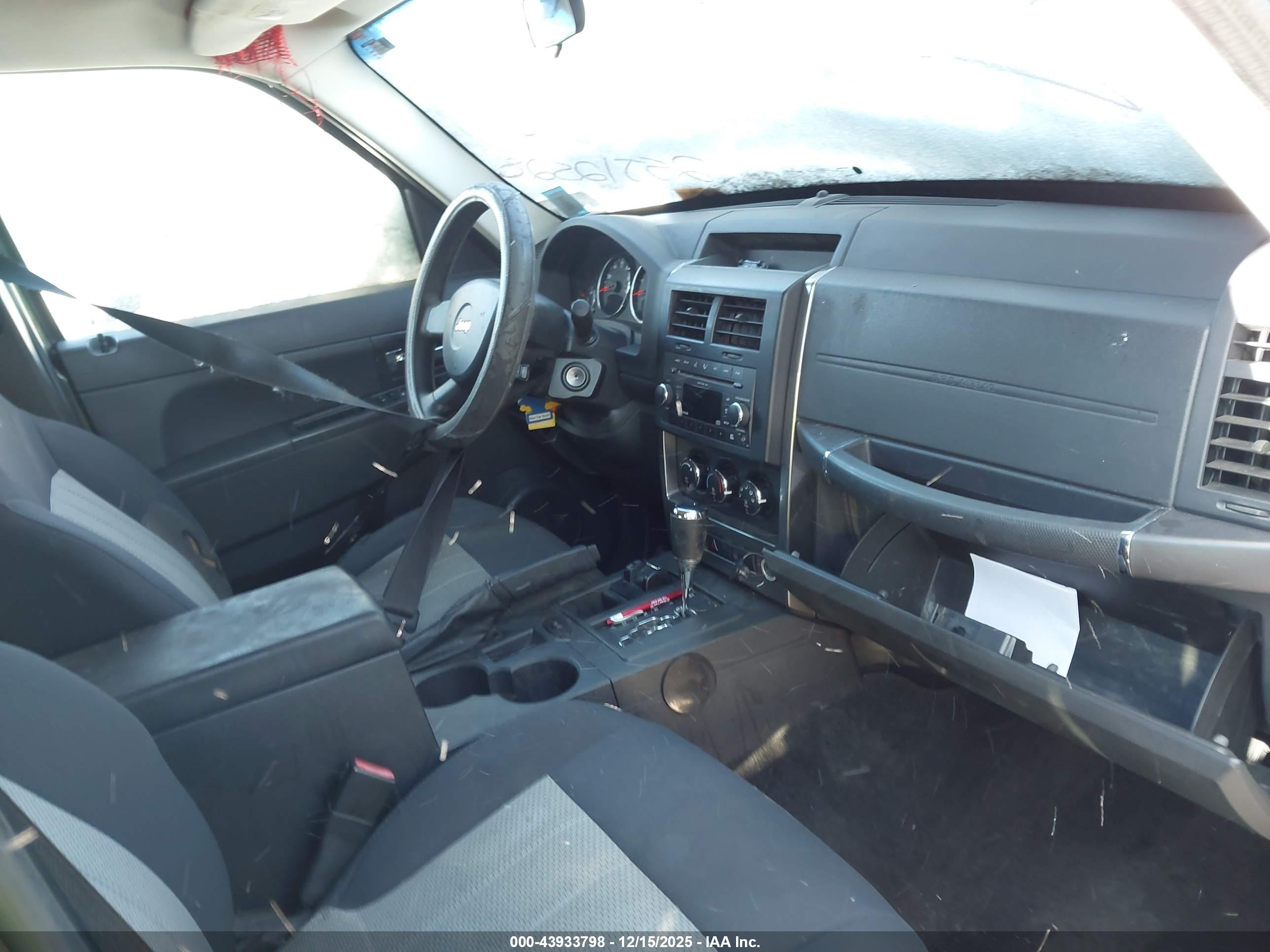 JEEP LIBERTY image 5