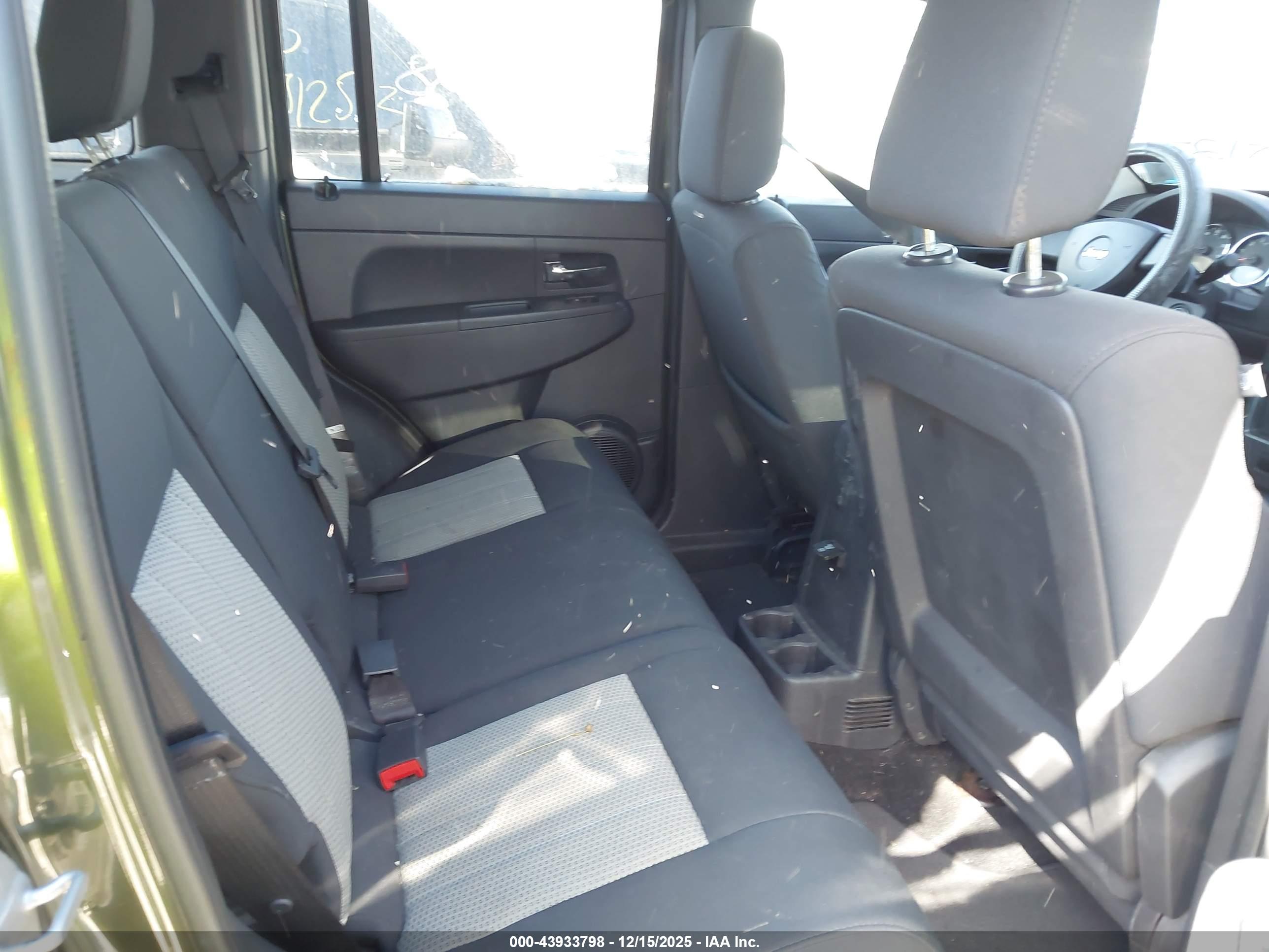 JEEP LIBERTY image 8