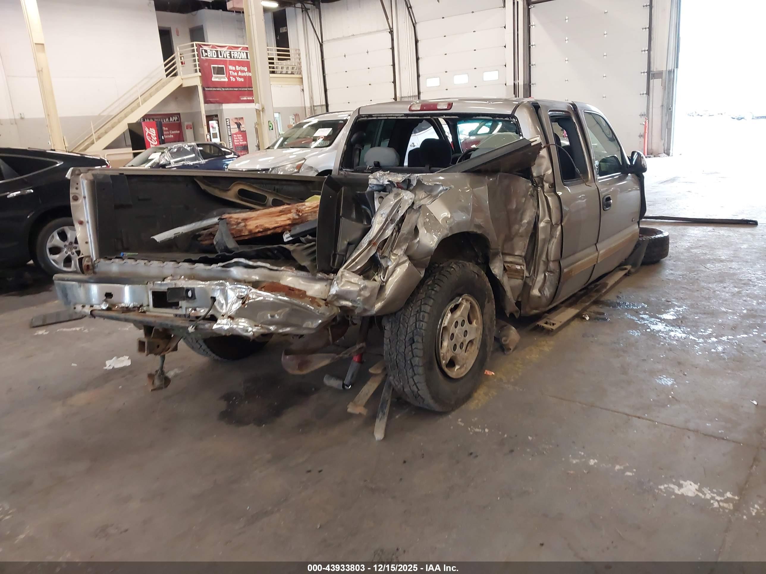 CHEVROLET SILVERADO image 4
