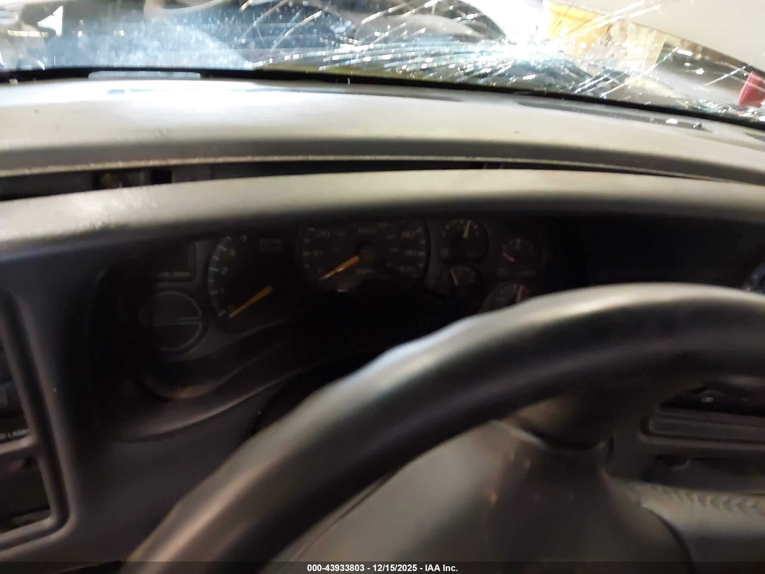 CHEVROLET SILVERADO image 7