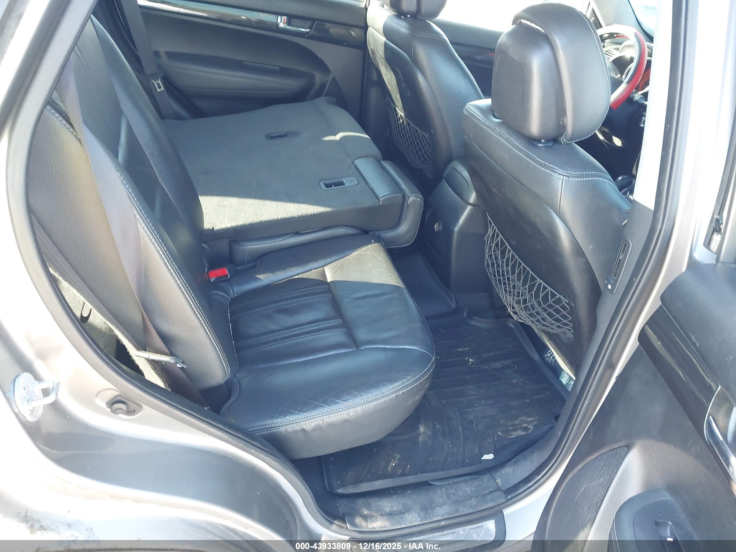 KIA SORENTO image 8