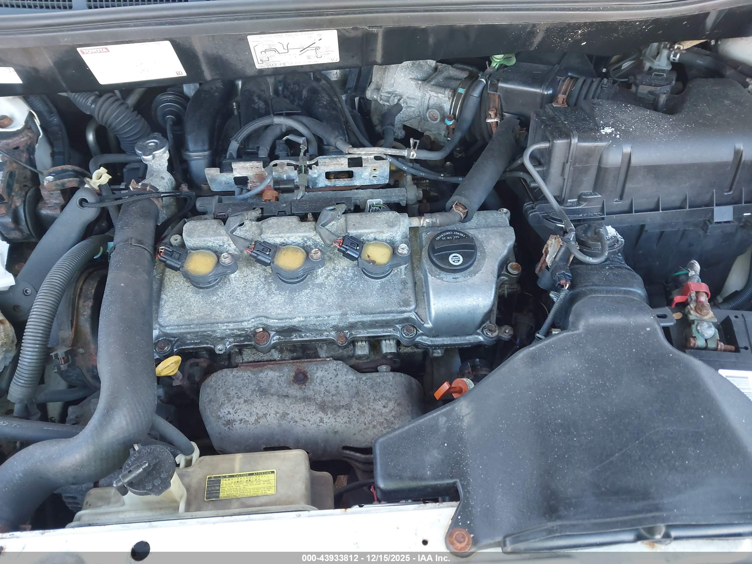TOYOTA SIENNA image 10