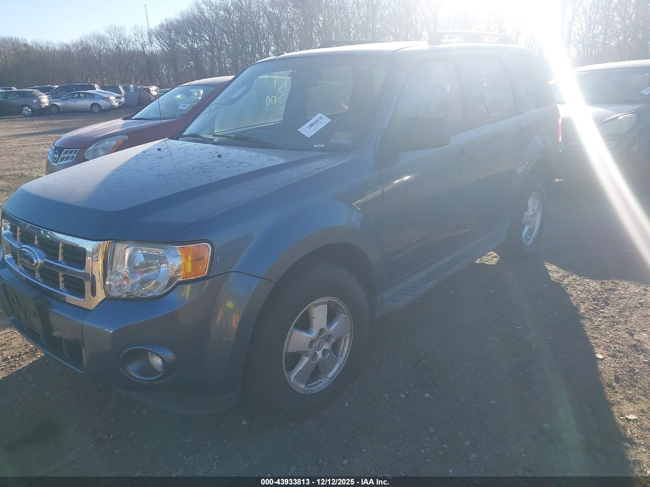 FORD ESCAPE image 2