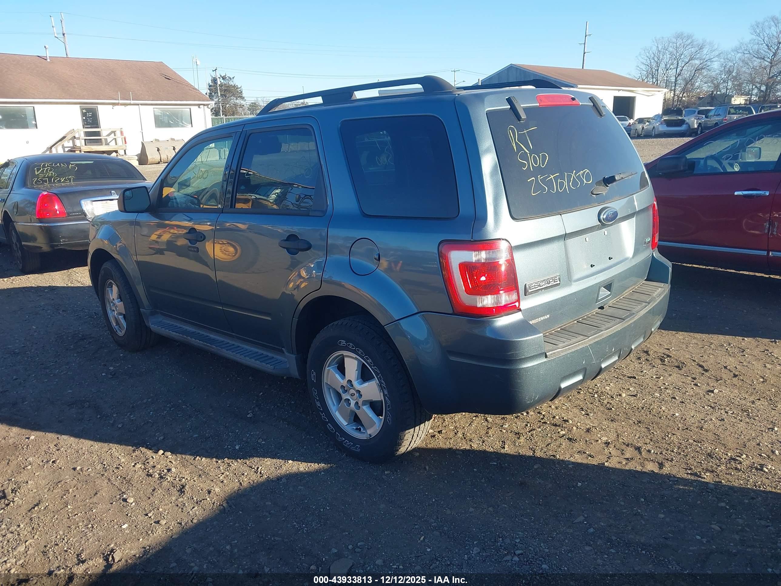 FORD ESCAPE image 3