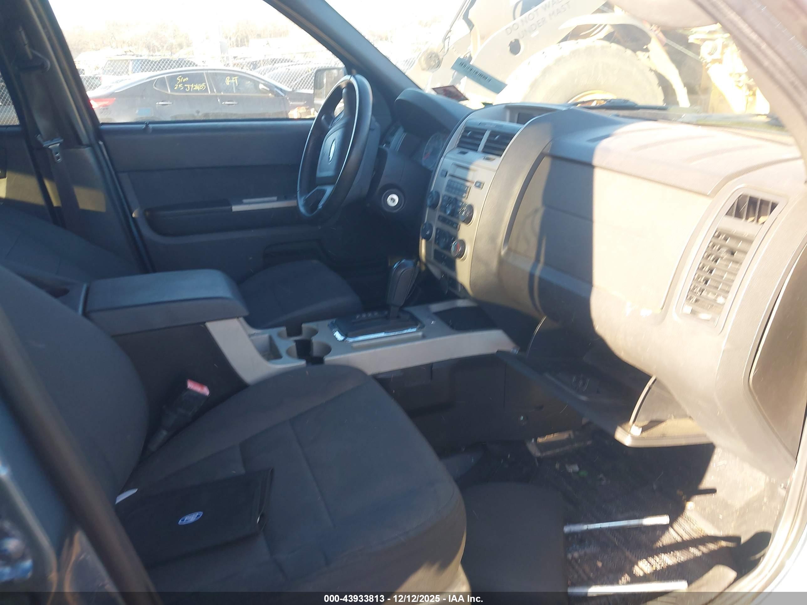 FORD ESCAPE image 5
