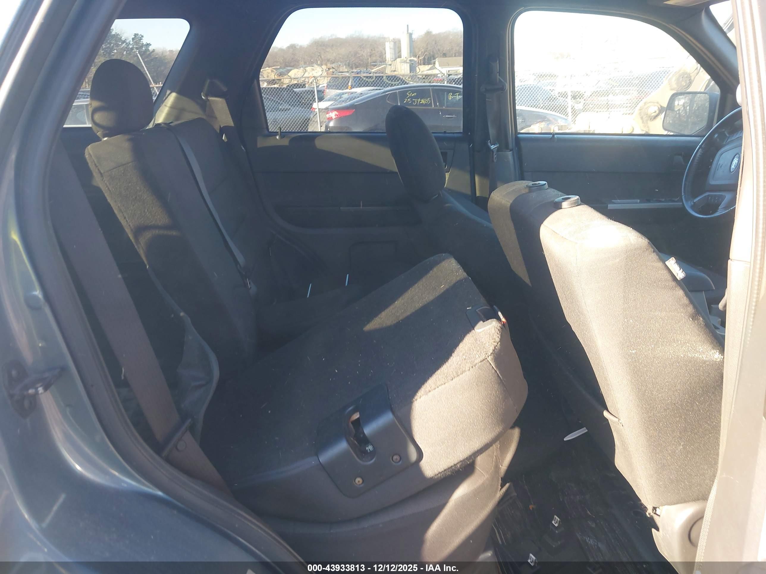 FORD ESCAPE image 8