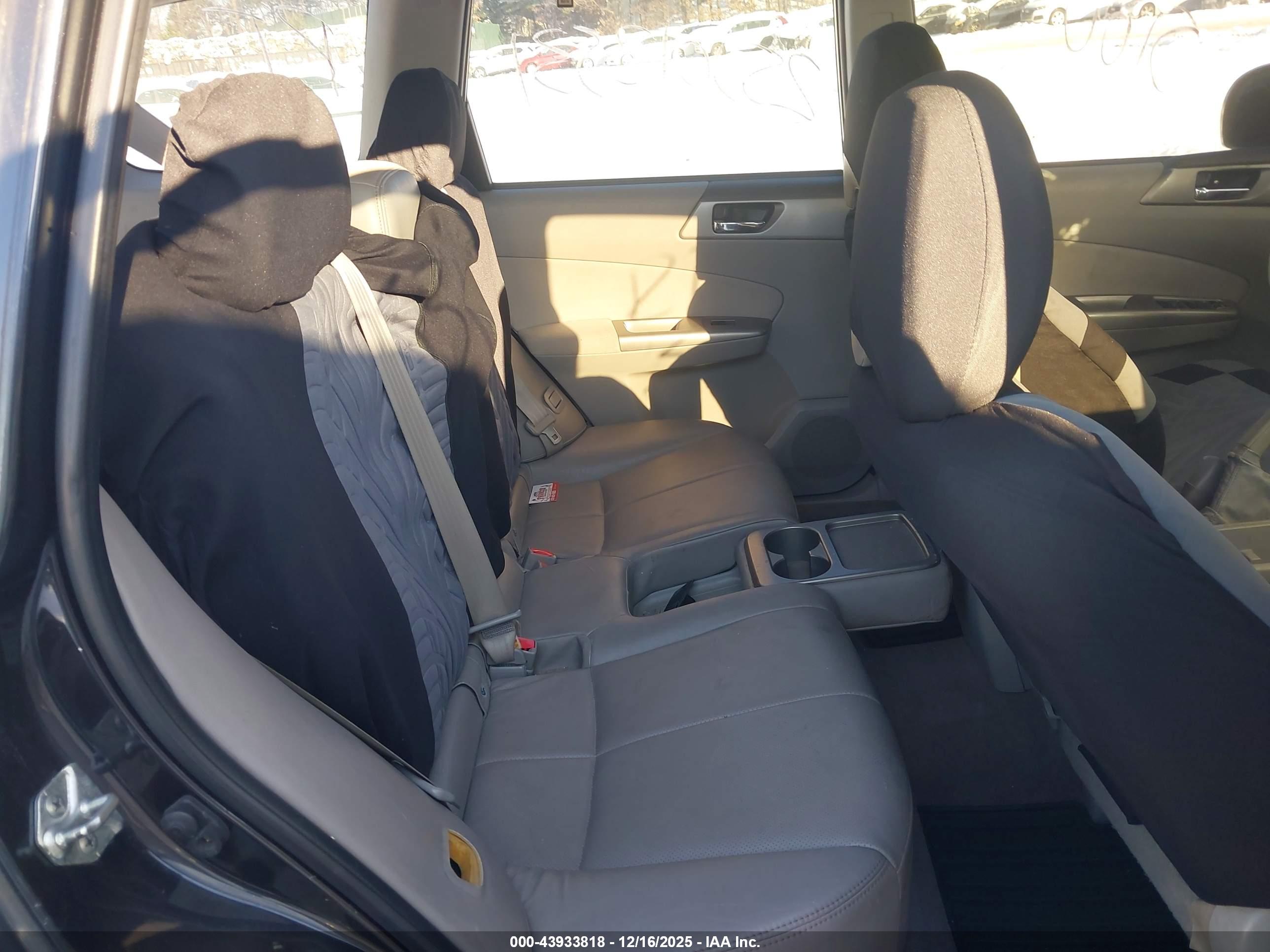SUBARU FORESTER image 8