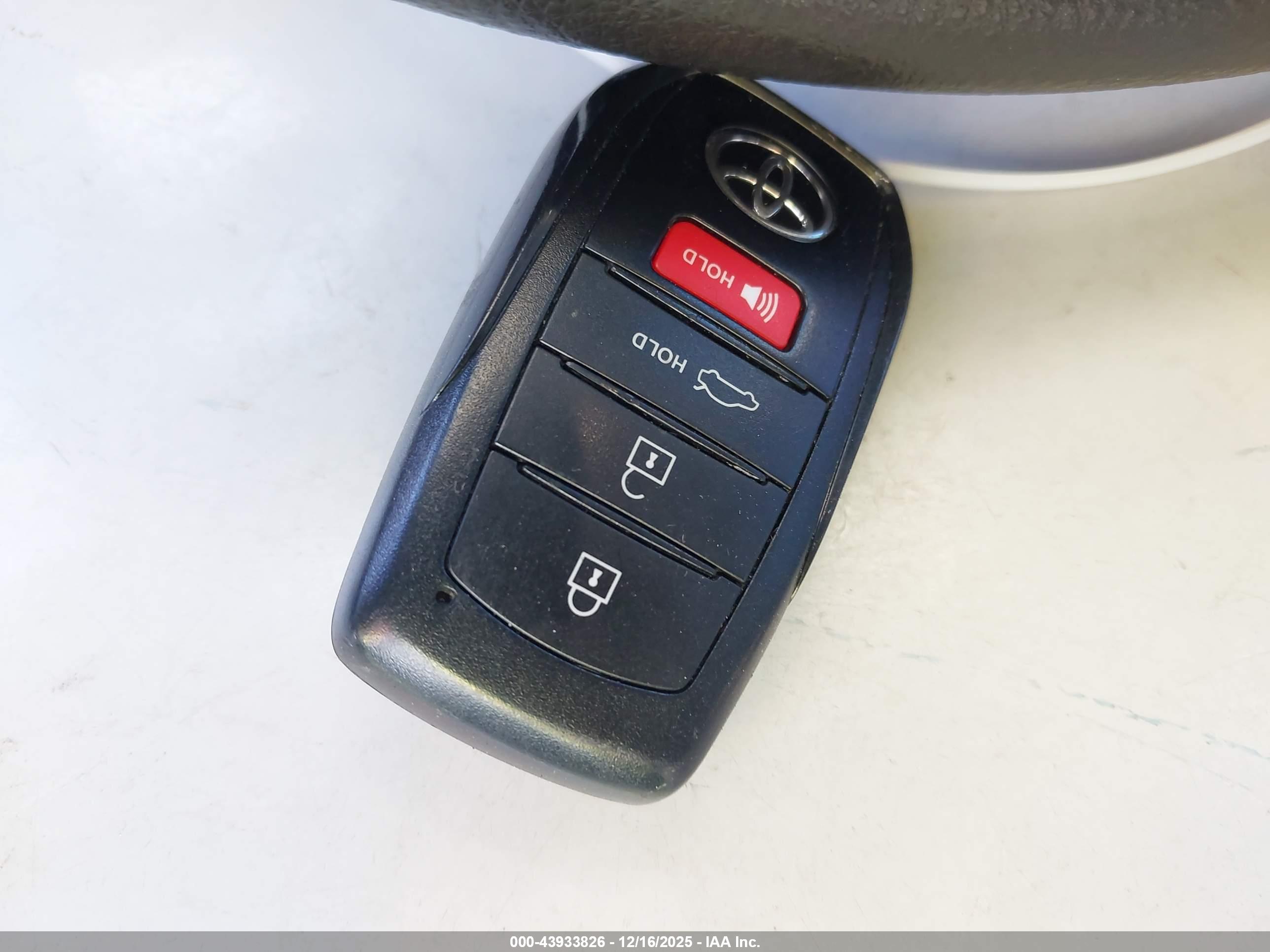 TOYOTA CAMRY image 11